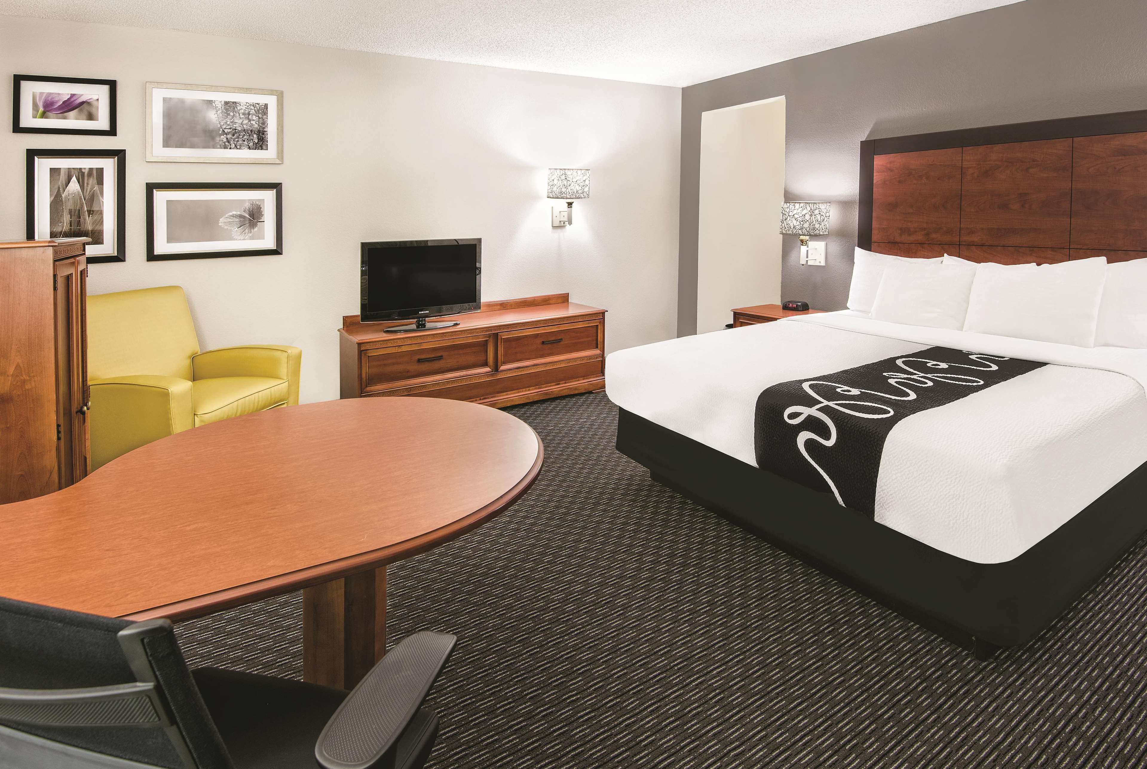 La Quinta Inn & Suites by Wyndham San Antonio Riverwalk