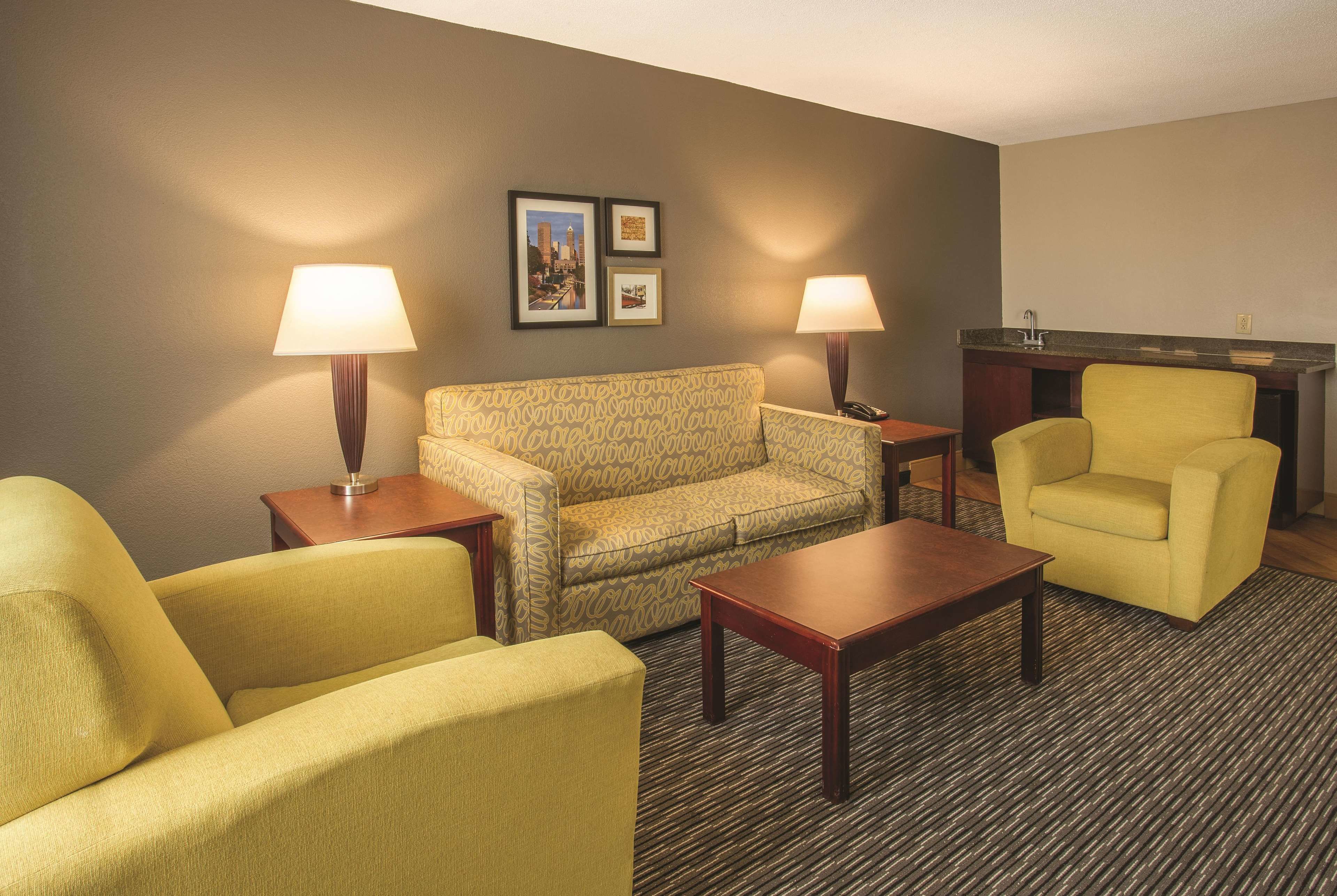 La Quinta Inn & Suites by Wyndham San Antonio Riverwalk