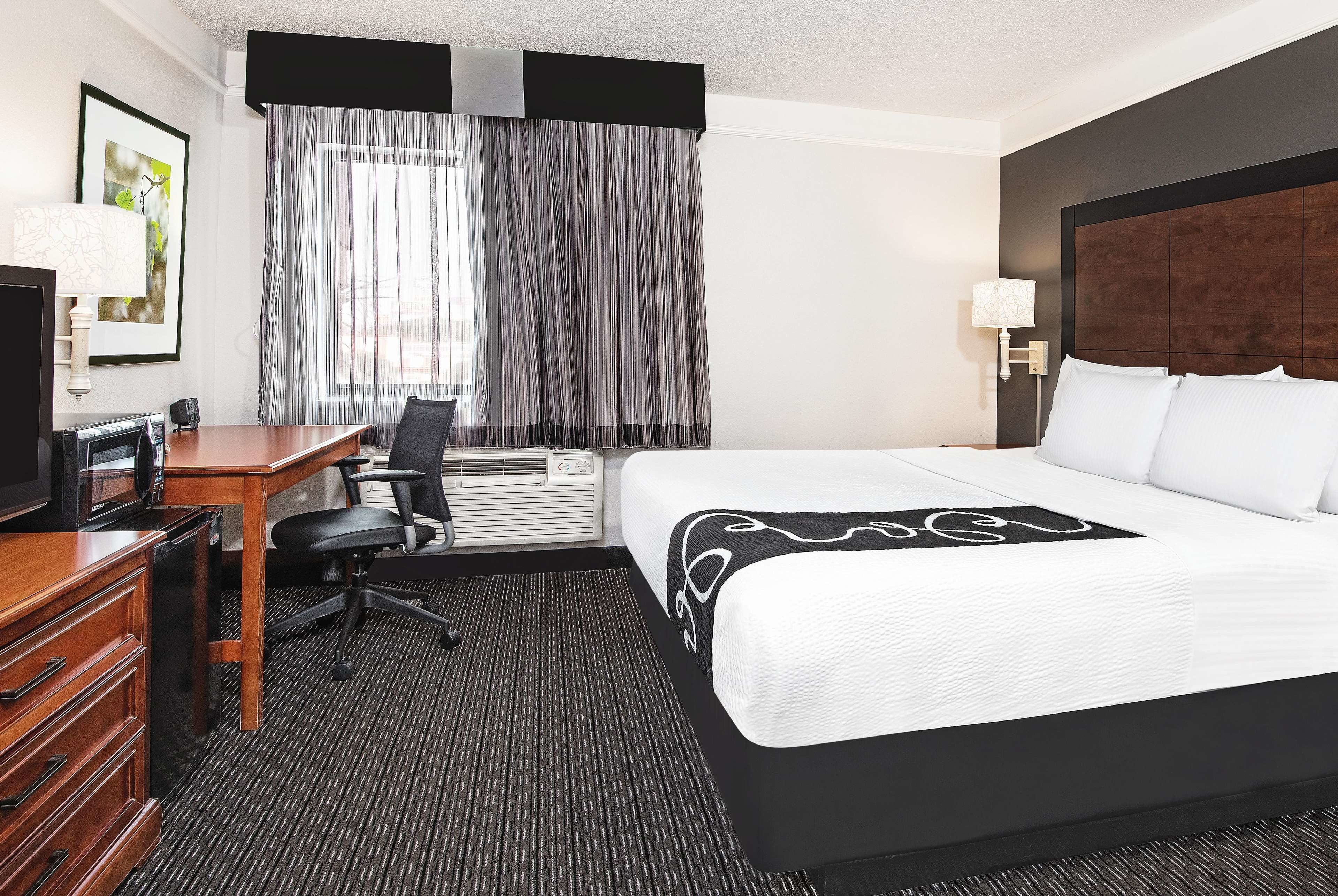 La Quinta Inn & Suites by Wyndham San Antonio Riverwalk