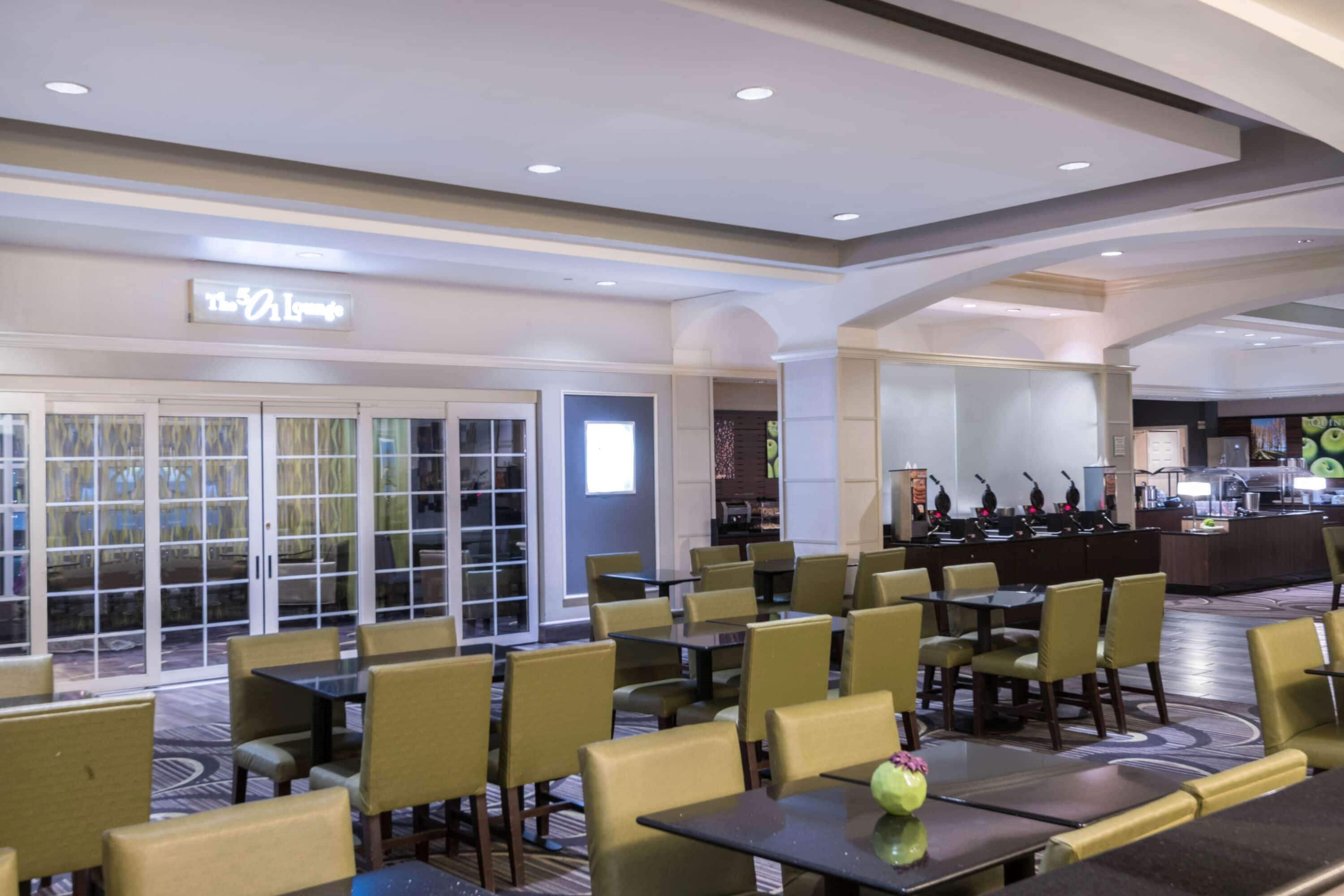 La Quinta Inn & Suites by Wyndham San Antonio Riverwalk