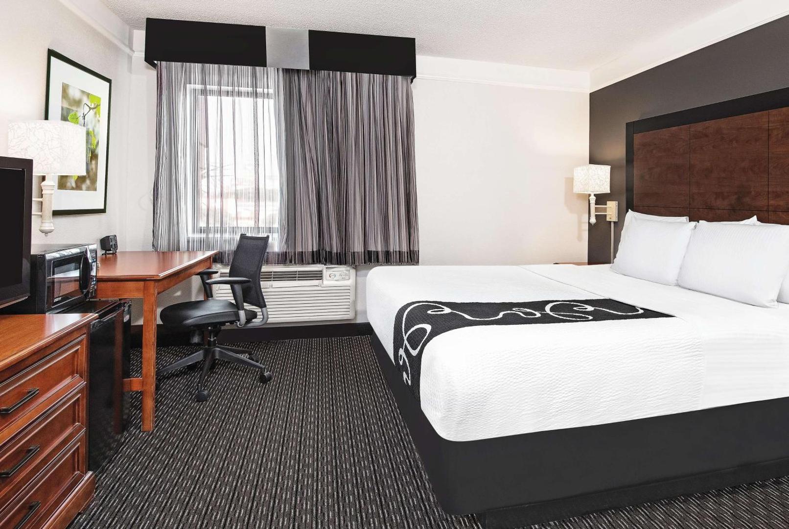 La Quinta Inn & Suites by Wyndham San Antonio Riverwalk