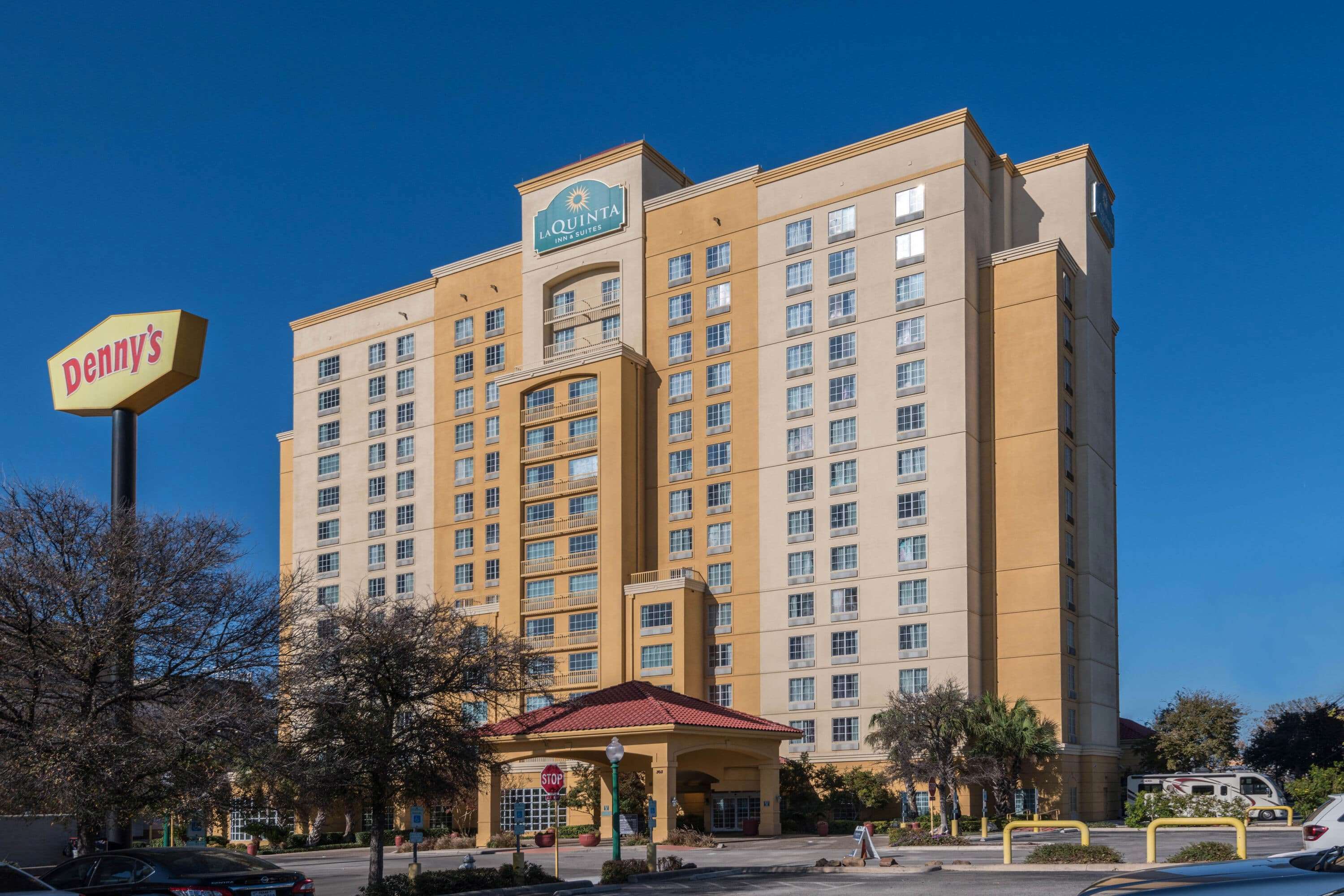 La Quinta Inn & Suites by Wyndham San Antonio Riverwalk