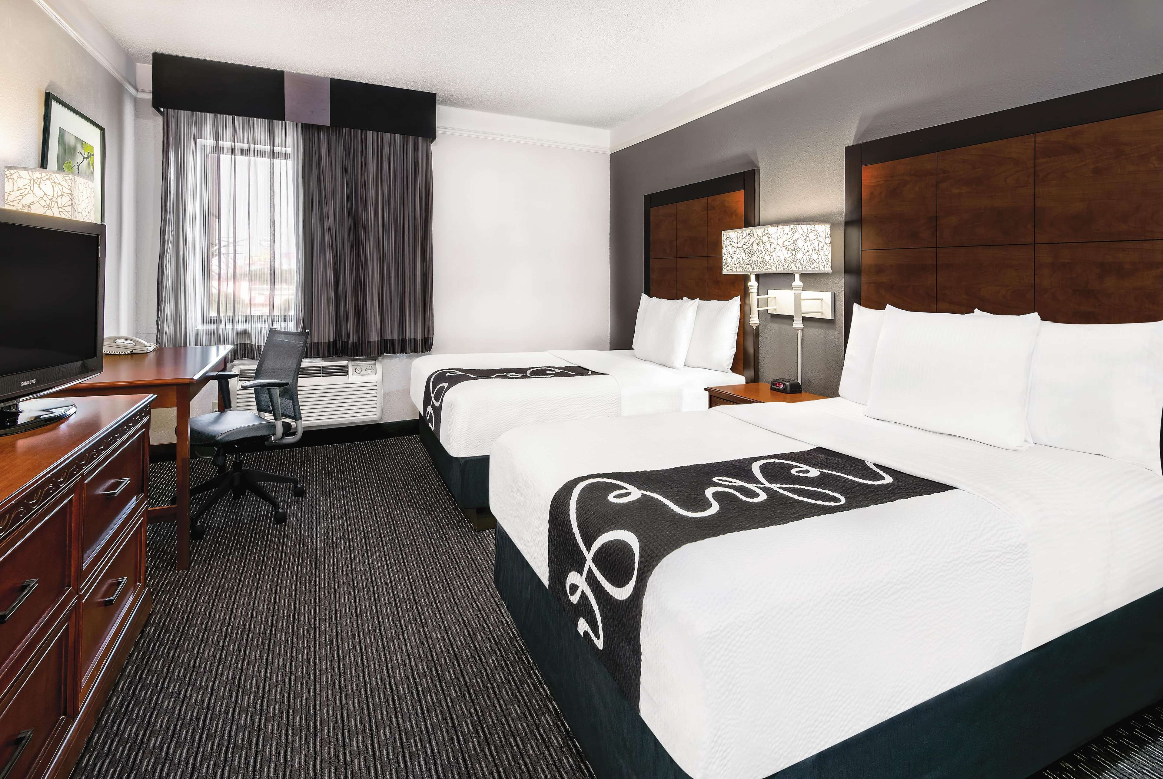 La Quinta Inn & Suites by Wyndham San Antonio Riverwalk