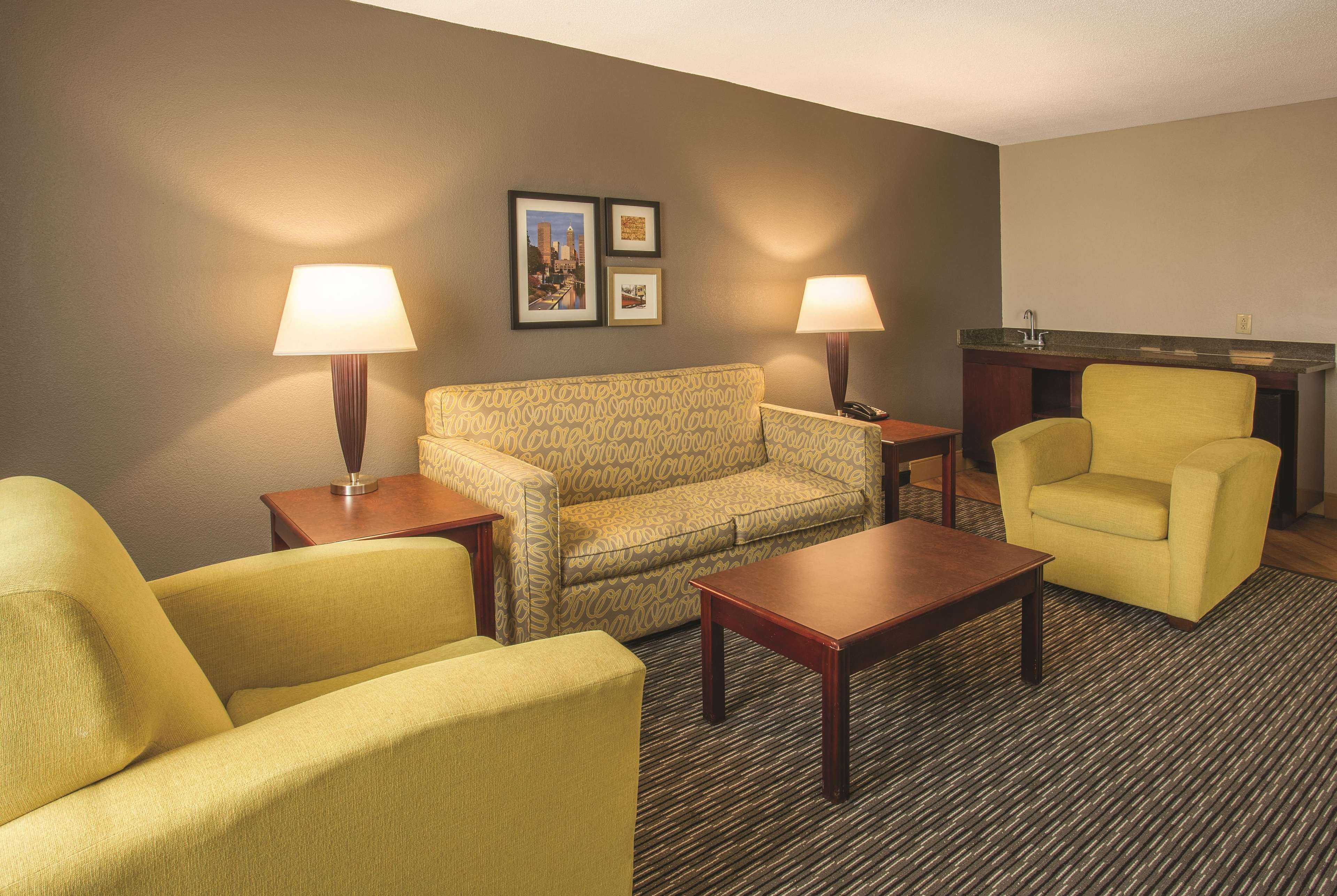 La Quinta Inn & Suites by Wyndham San Antonio Riverwalk