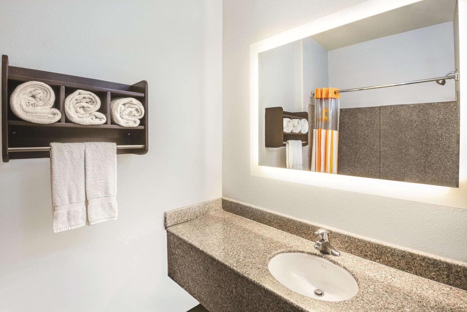 Spark by Hilton San Antonio Dominion