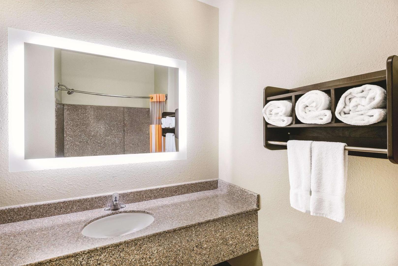 Spark by Hilton San Antonio Dominion