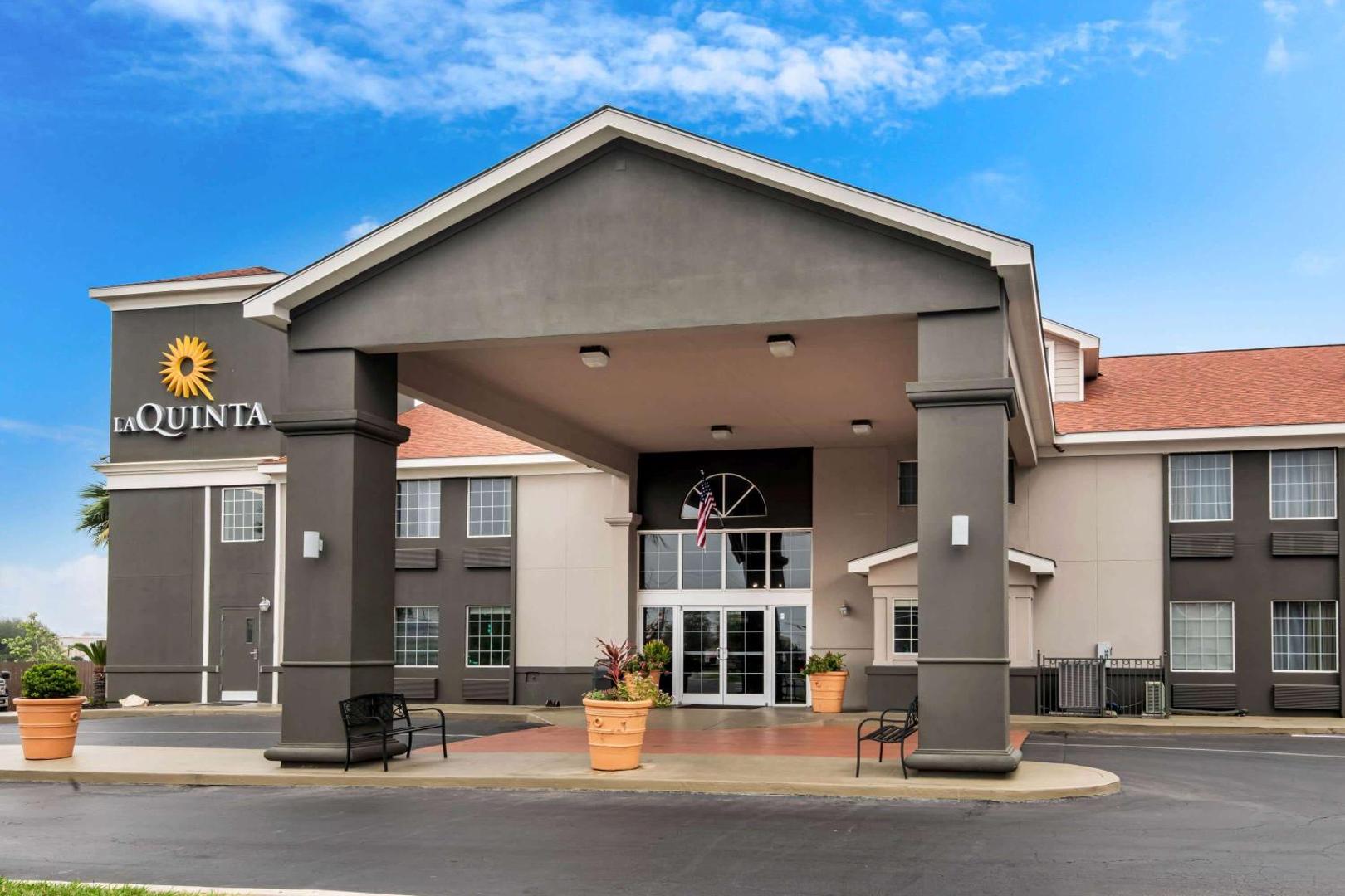 La Quinta Inn by Wyndham San Antonio Brooks City Base