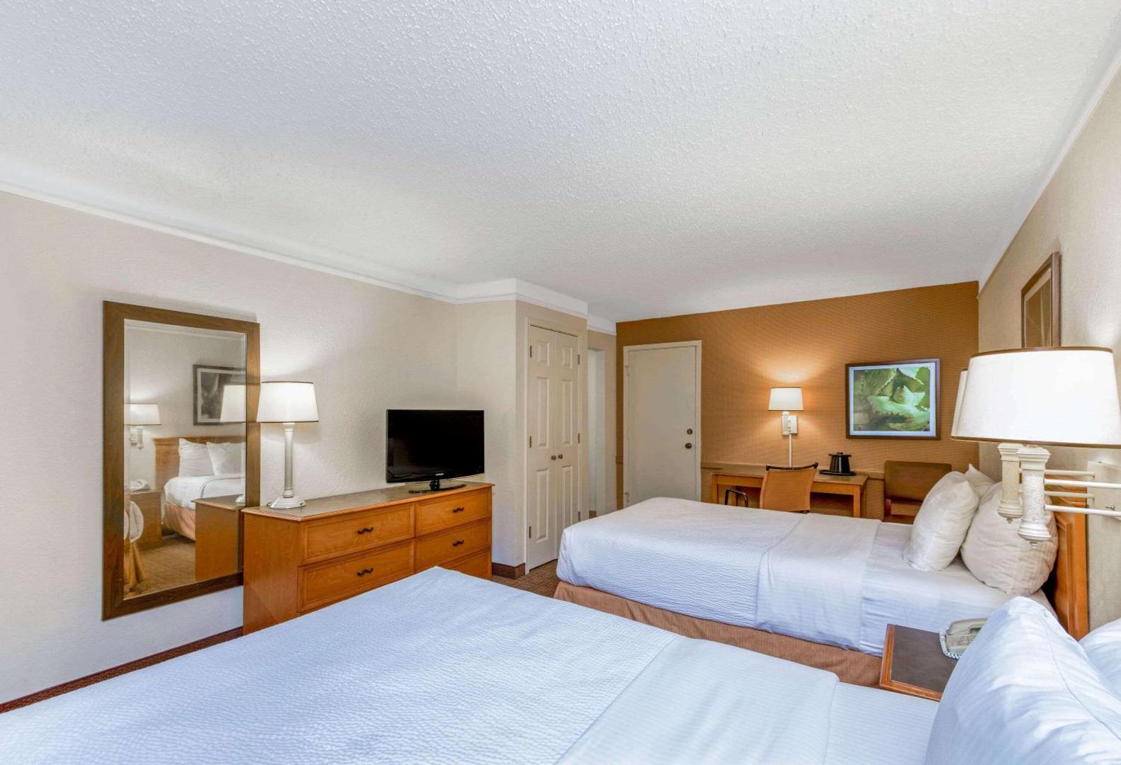 La Quinta Inn San Antonio I-35 N at Rittiman Road