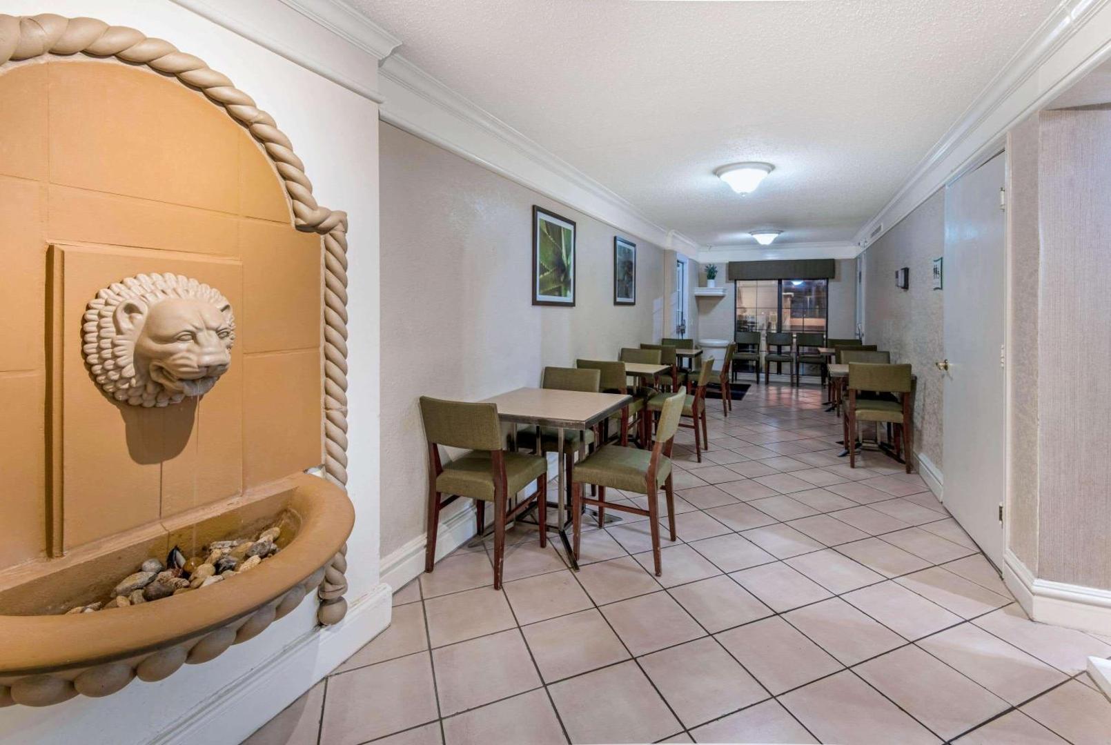 La Quinta Inn San Antonio I-35 N at Rittiman Road