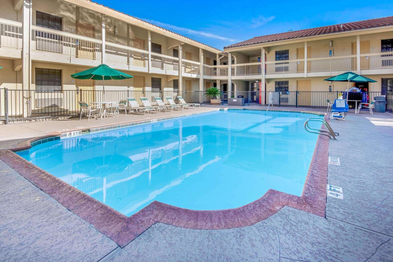 La Quinta Inn San Antonio I-35 N at Rittiman Road