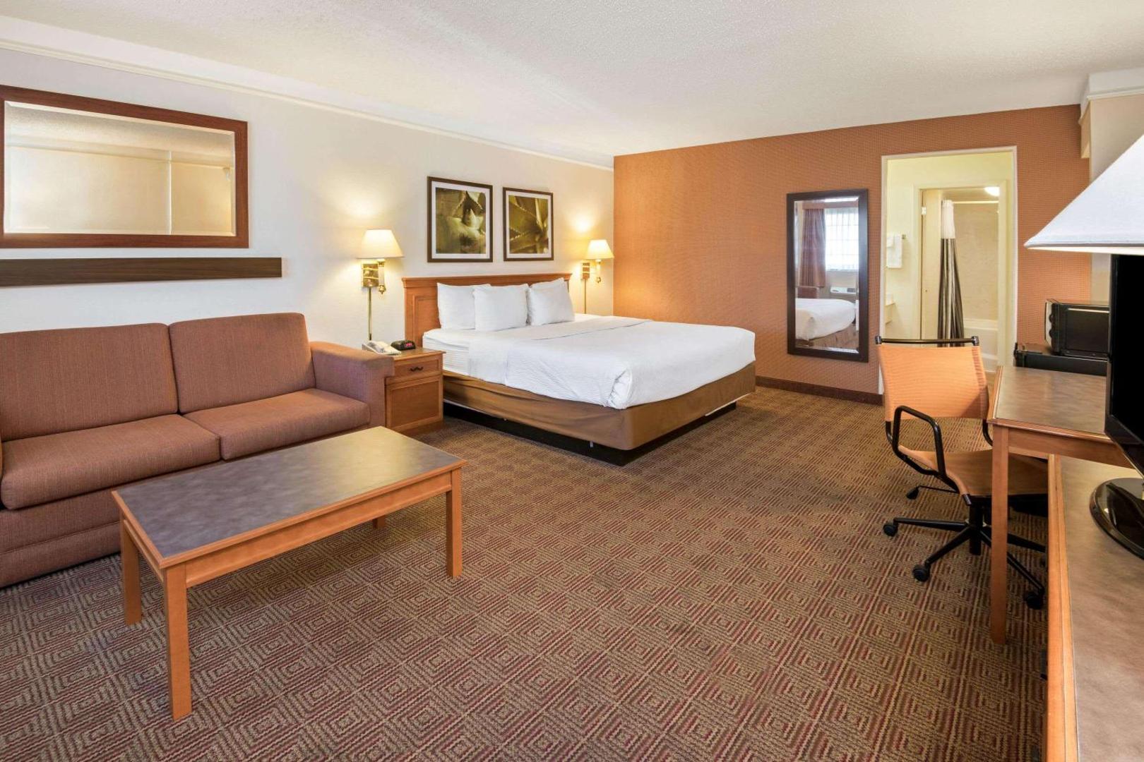 La Quinta Inn by Wyndham San Antonio Market Square