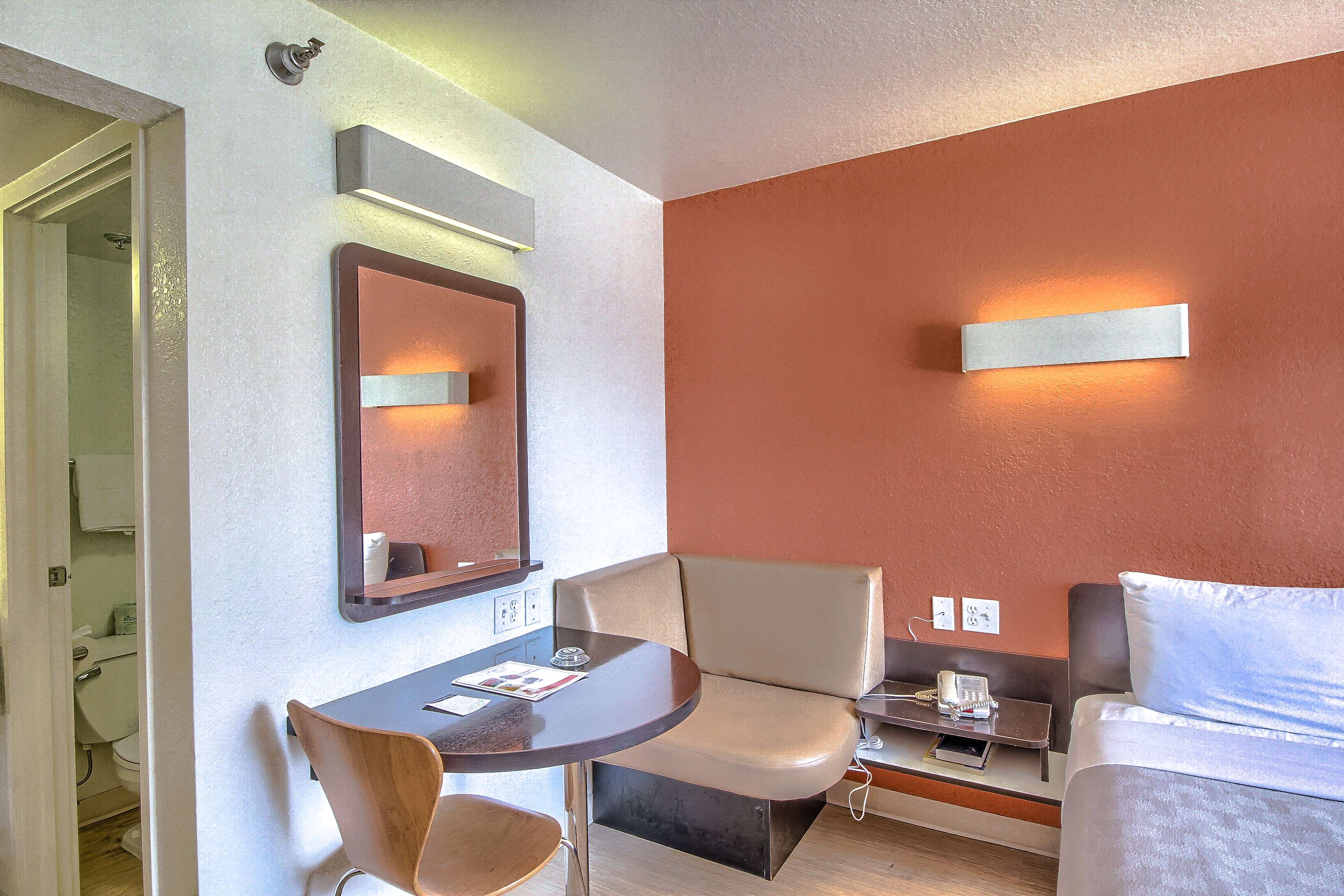 Motel 6 San Antonio - Fiesta