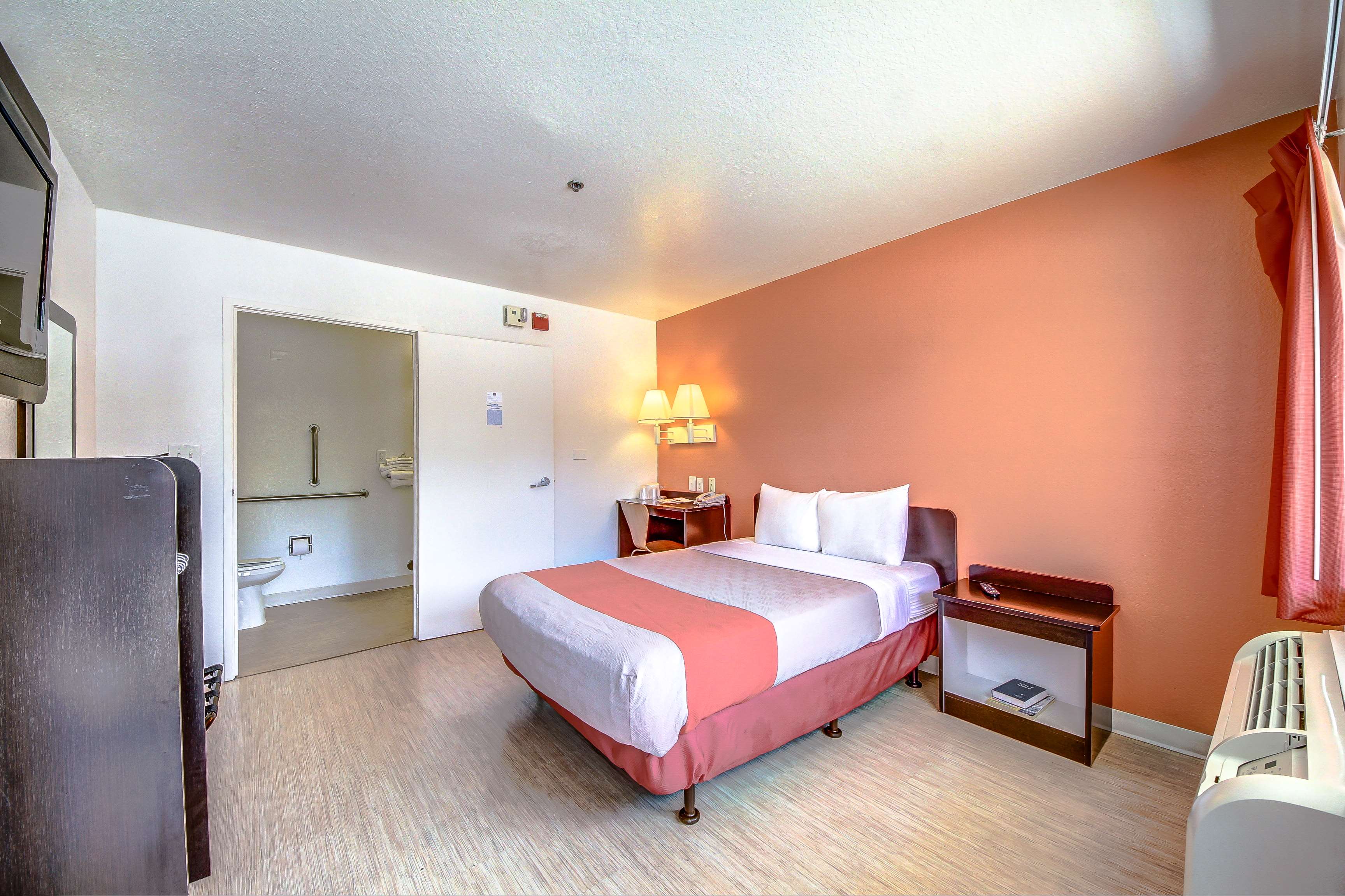 Motel 6 San Antonio - Fiesta