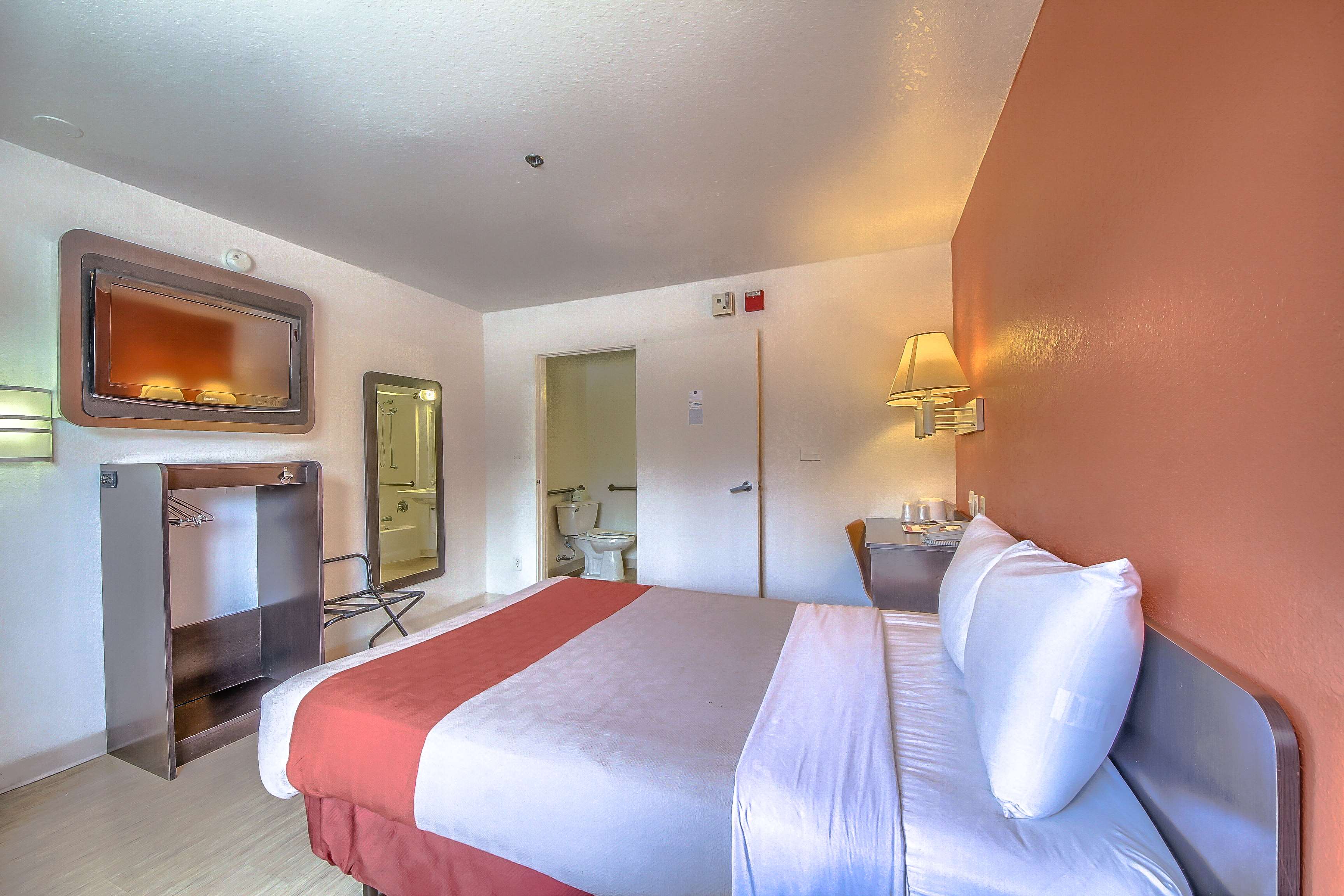 Motel 6 San Antonio - Fiesta