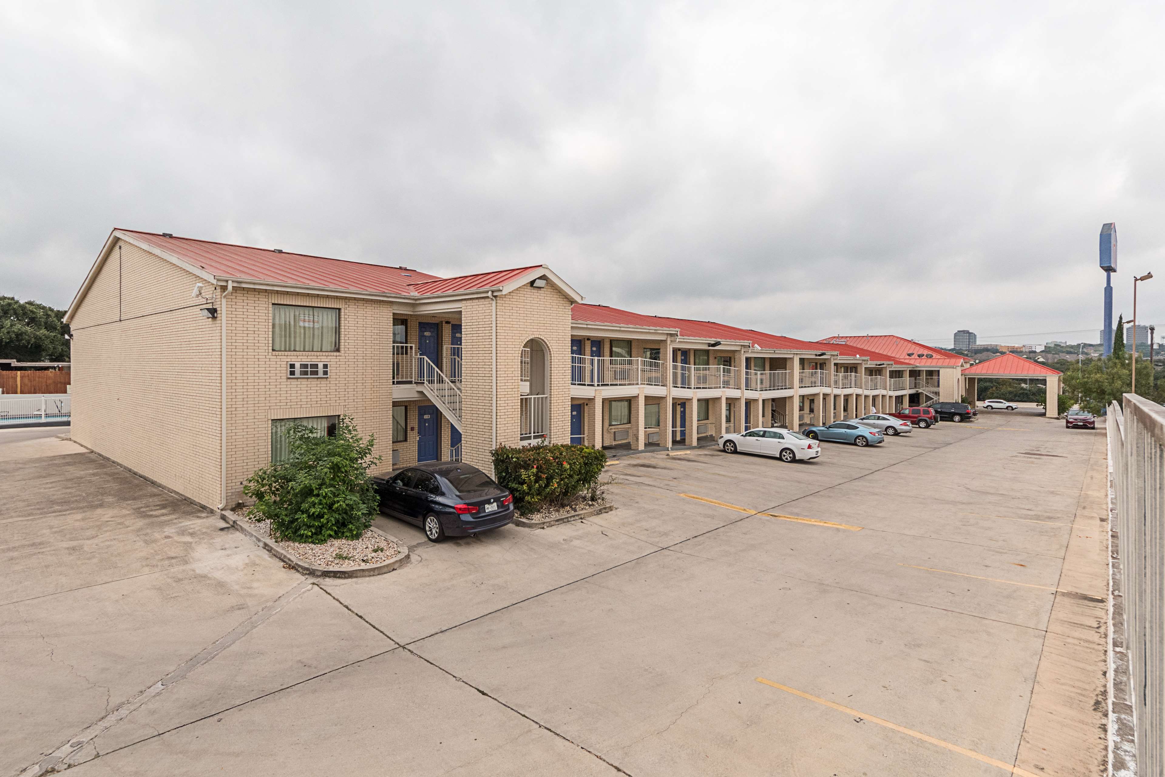 Motel 6 San Antonio - Fiesta Trails