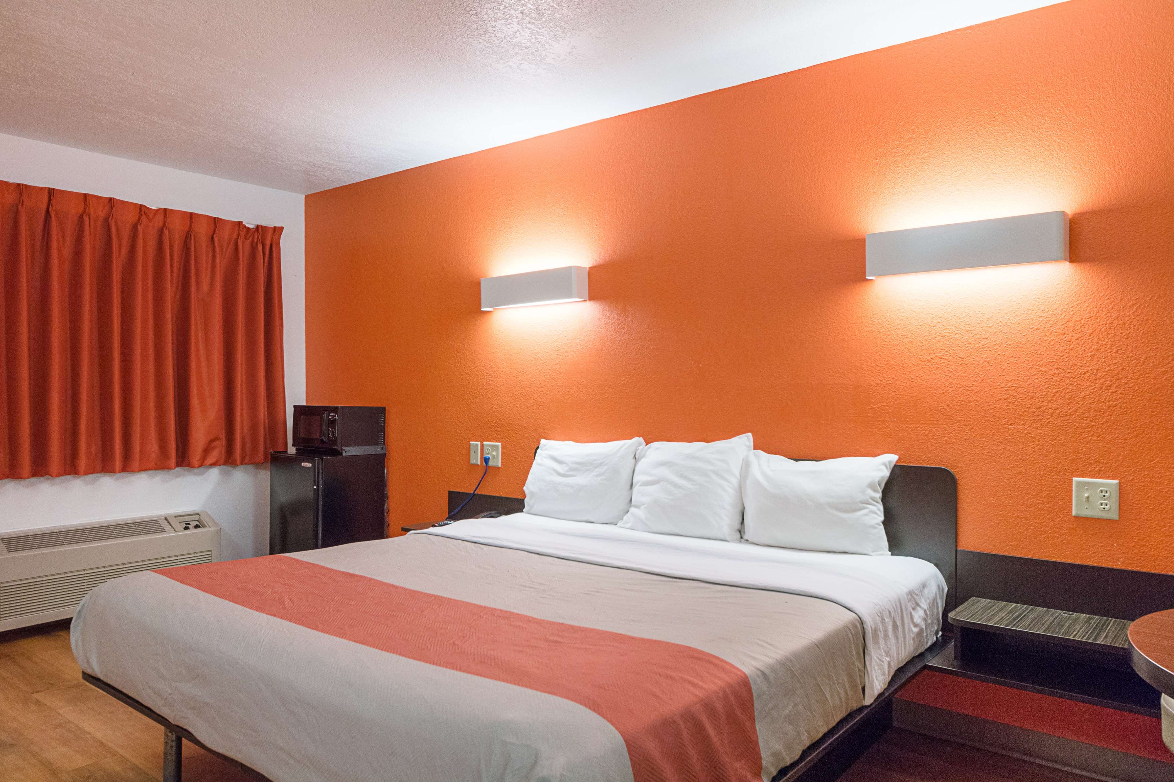 Motel 6 San Antonio - Fiesta Trails