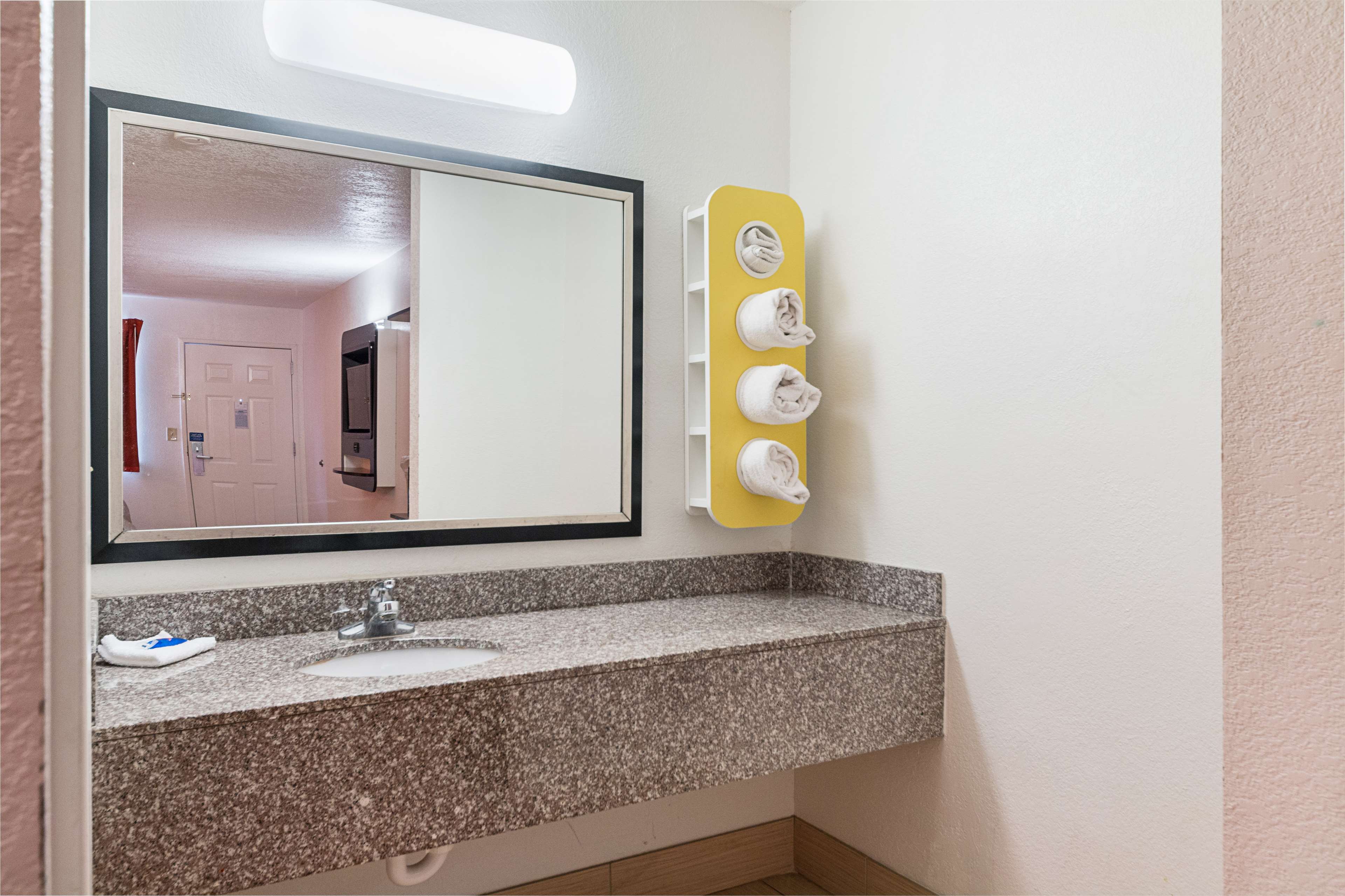 Motel 6 San Antonio - Fiesta Trails