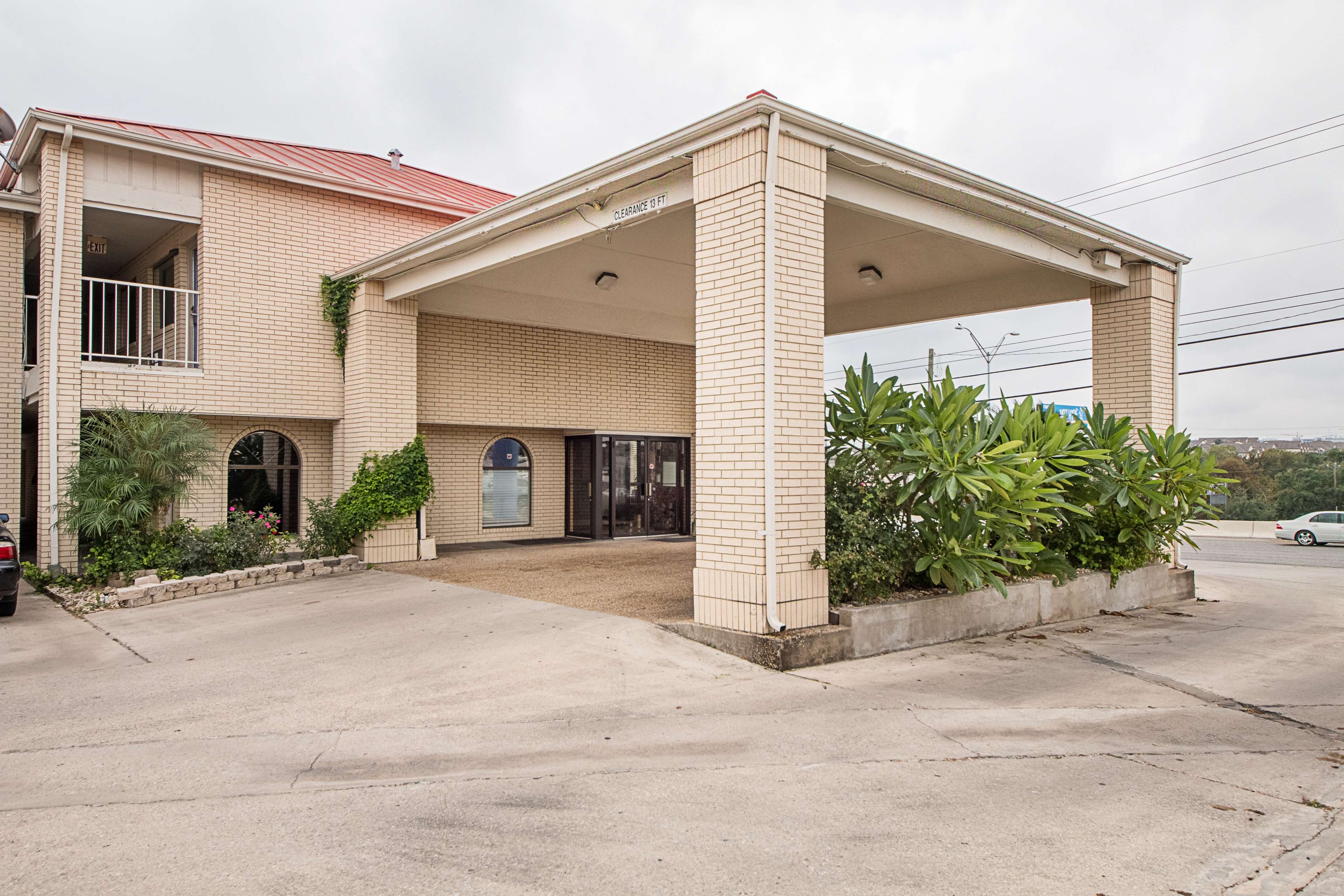 Motel 6 San Antonio - Fiesta Trails