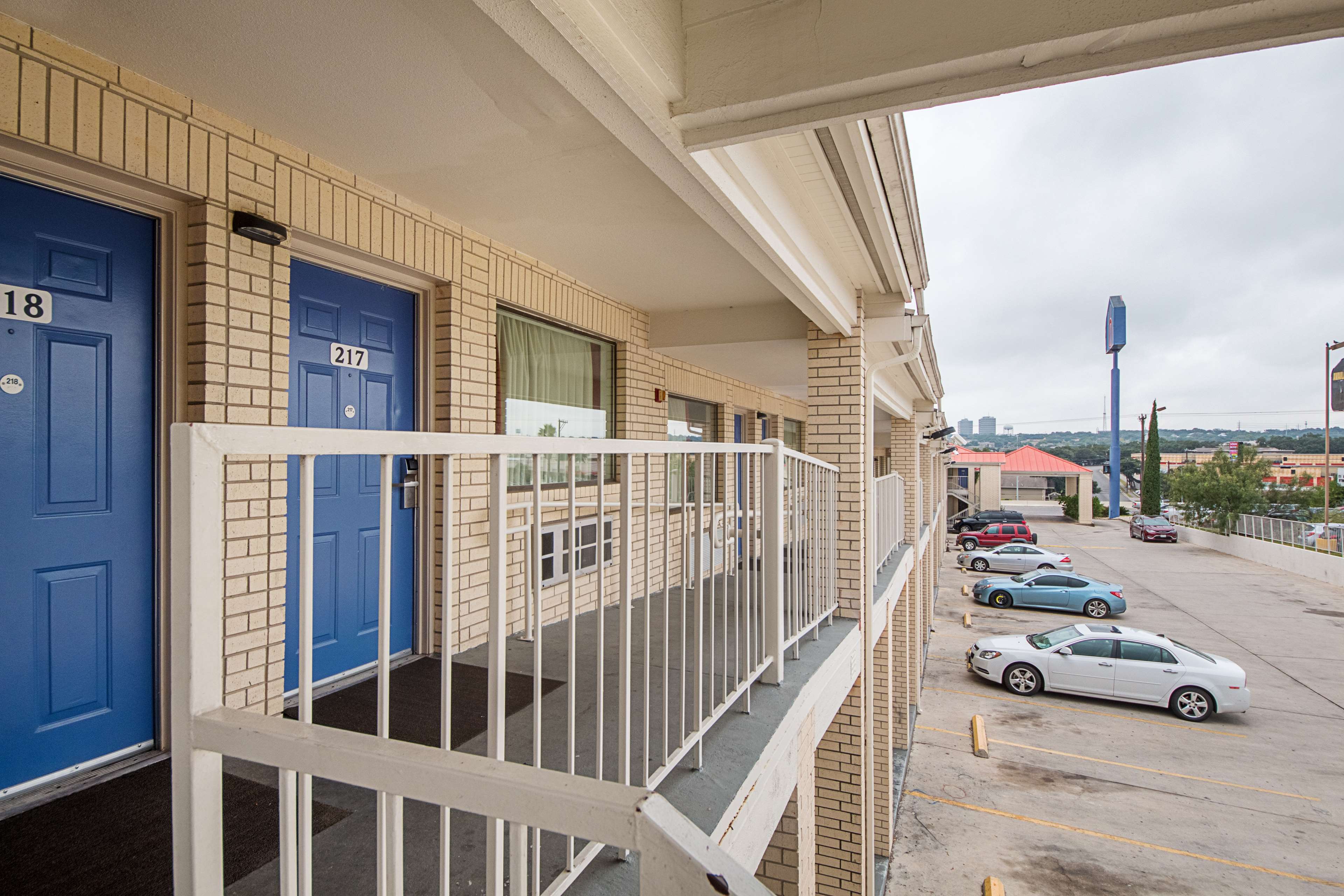 Motel 6 San Antonio - Fiesta Trails