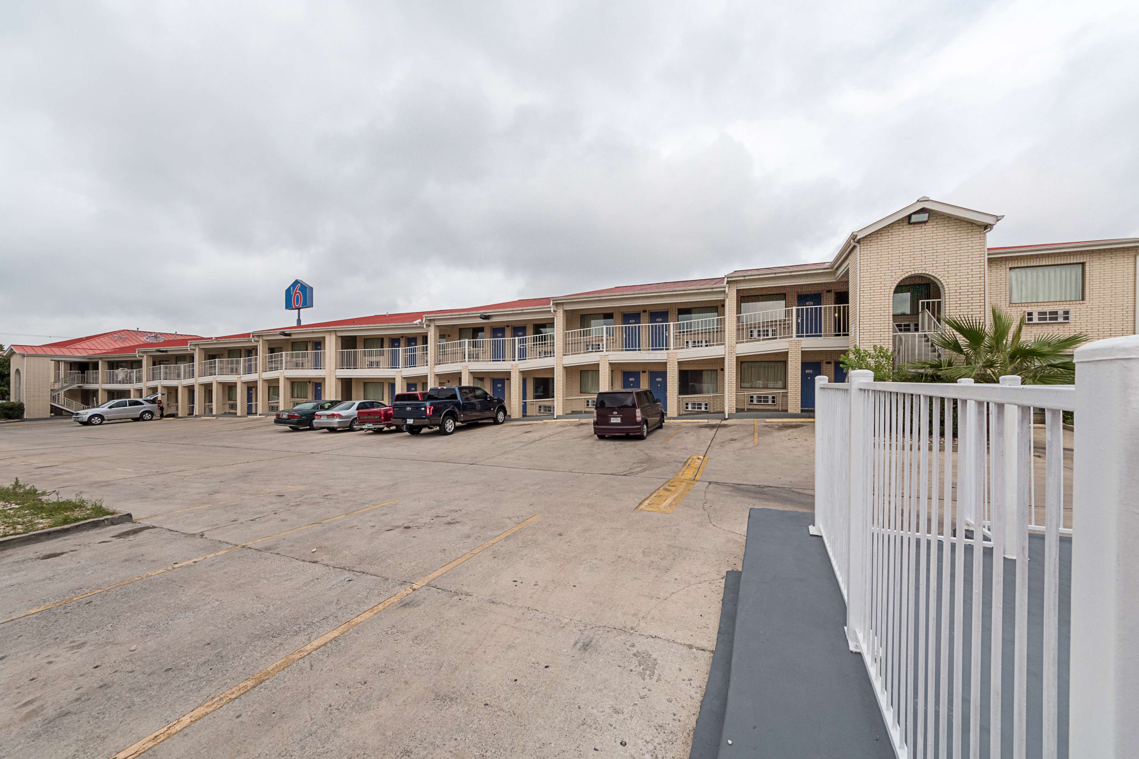 Motel 6 San Antonio - Fiesta Trails
