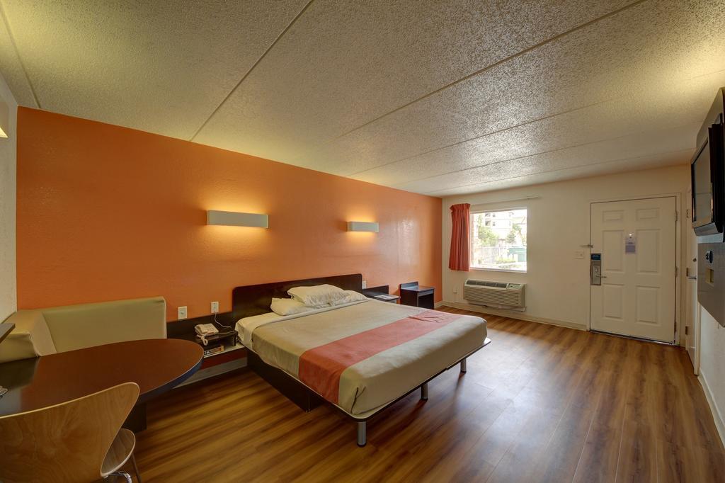Motel 6 San Antonio Downtown - Market Square