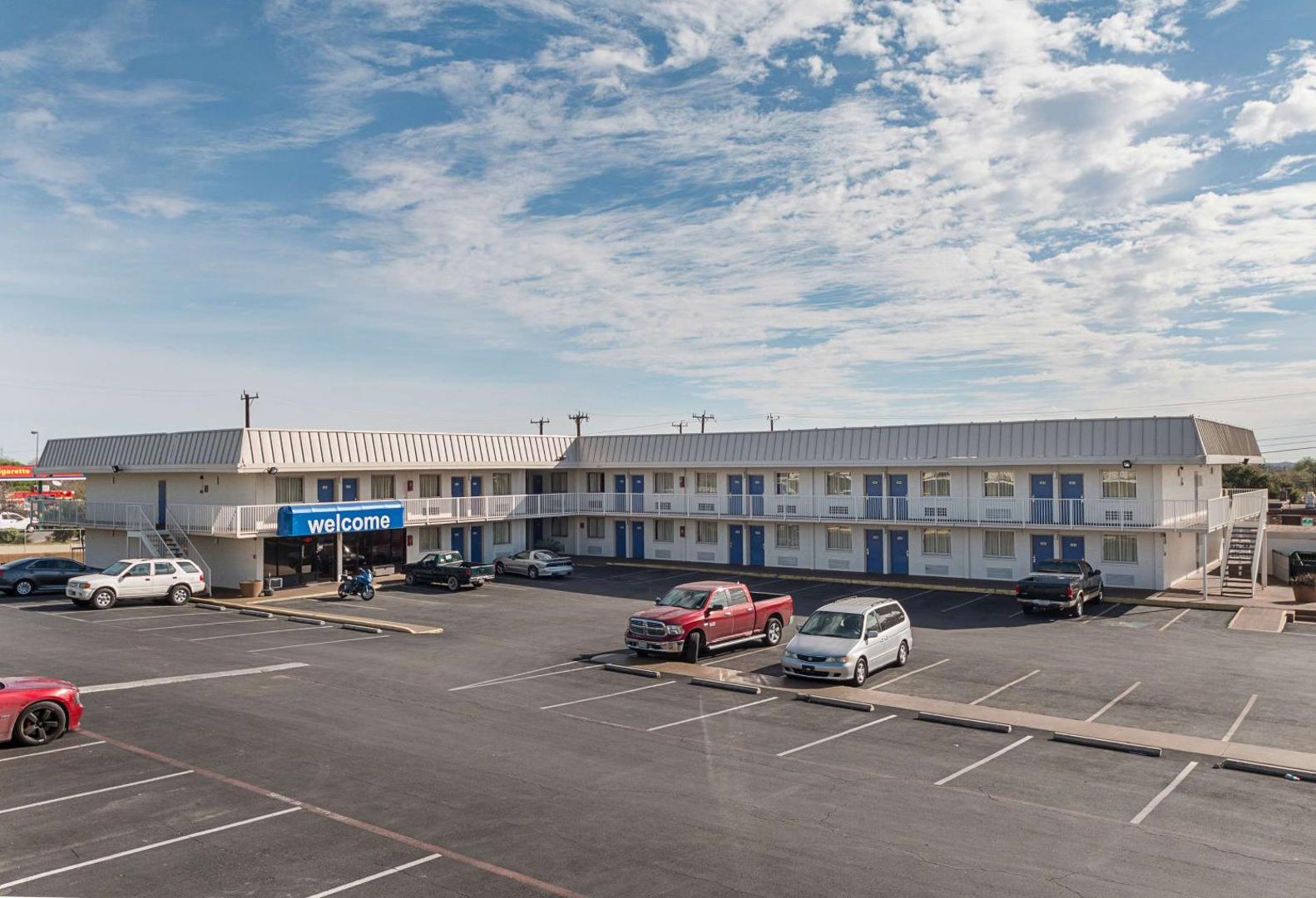 Motel 6 San Antonio I-10 West
