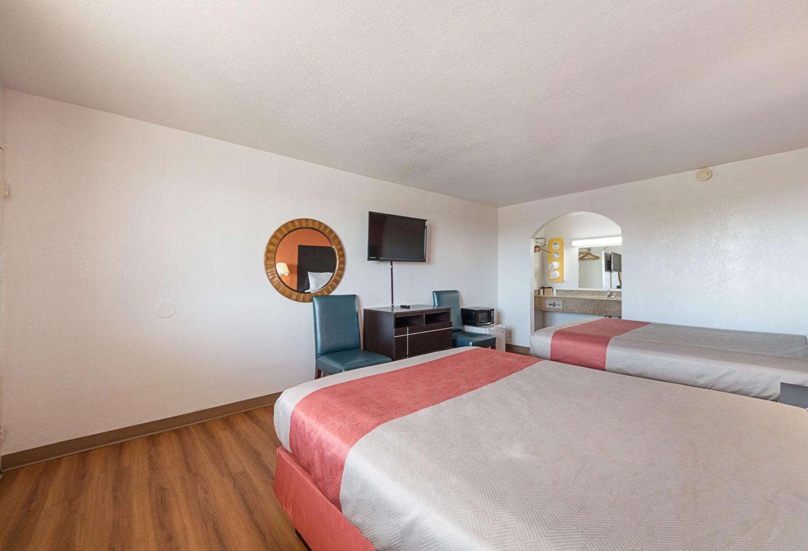 Motel 6 San Antonio I-10 West