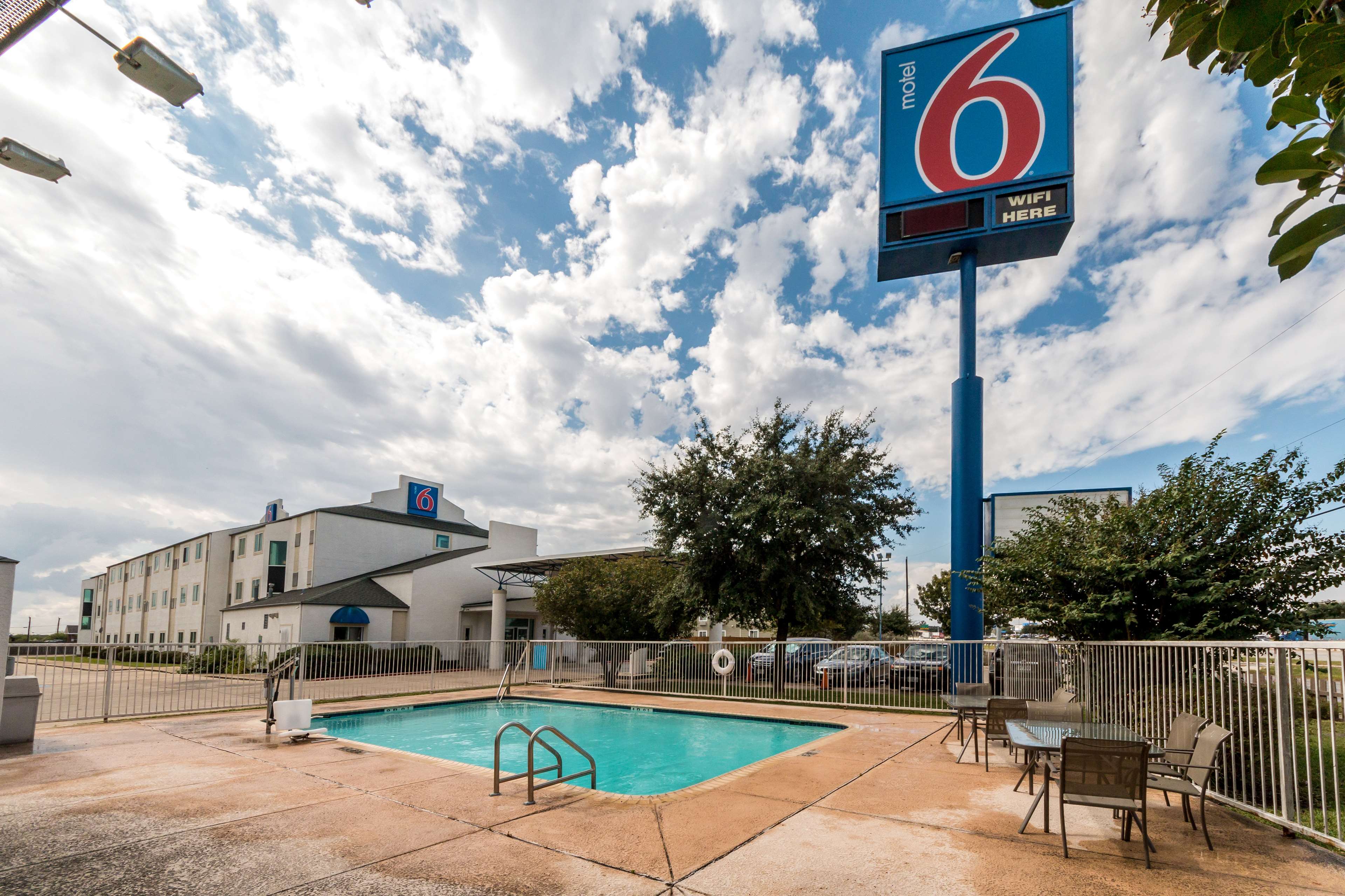 Motel 6 San Antonio South