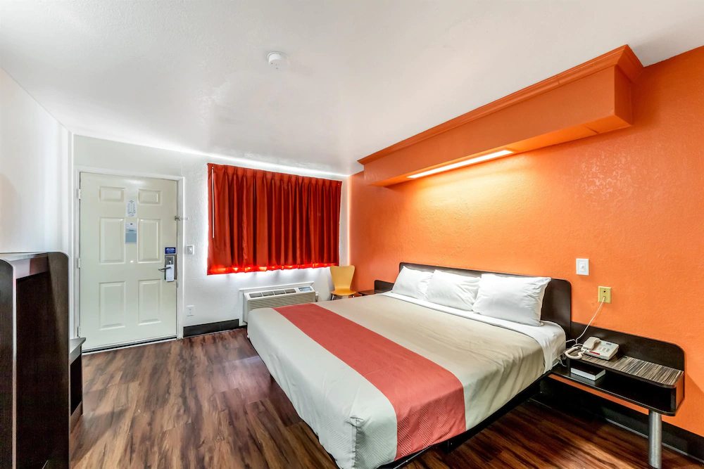 Motel 6 San Antonio - Splashtown