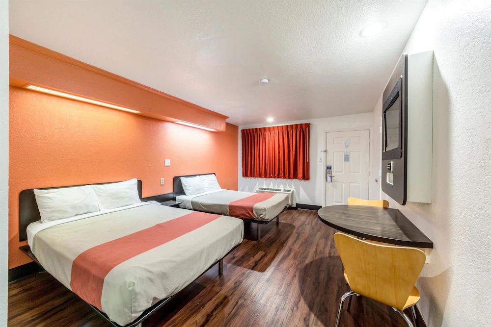 Motel 6 San Antonio - Splashtown