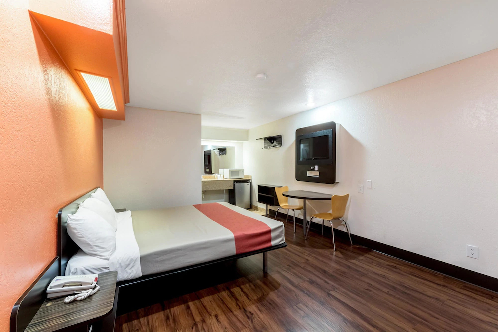 Motel 6 San Antonio - Splashtown