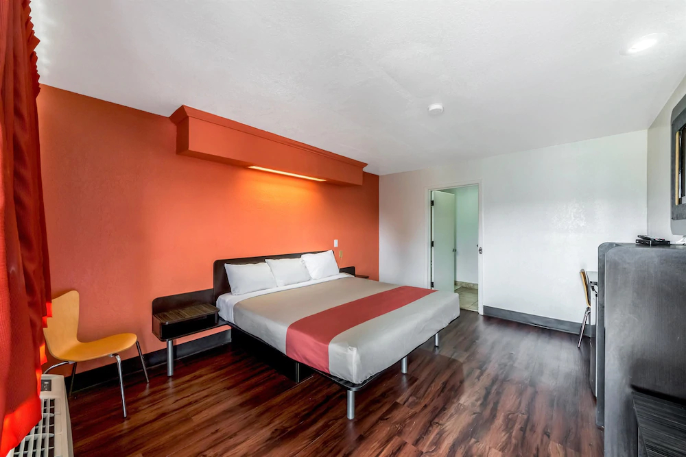 Motel 6 San Antonio - Splashtown