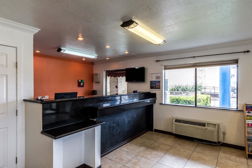 Motel 6 San Antonio - Splashtown