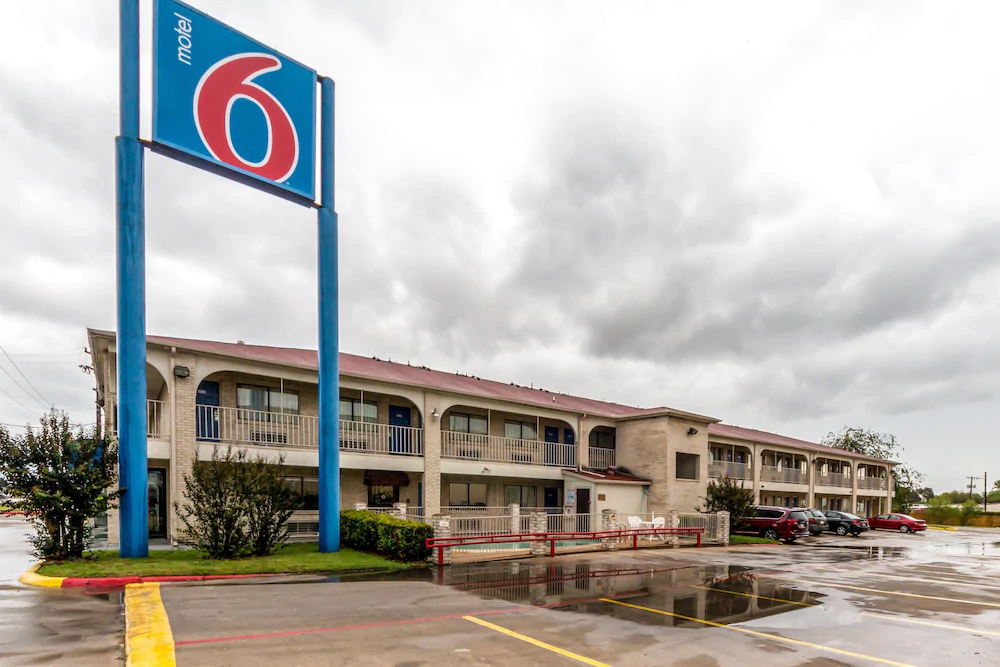 Motel 6 San Antonio - Splashtown