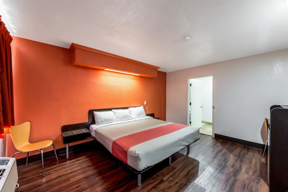 Motel 6 San Antonio - Splashtown