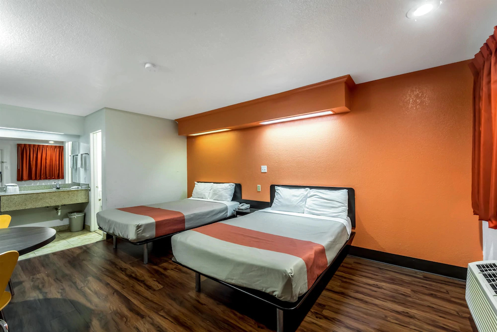 Motel 6 San Antonio - Splashtown