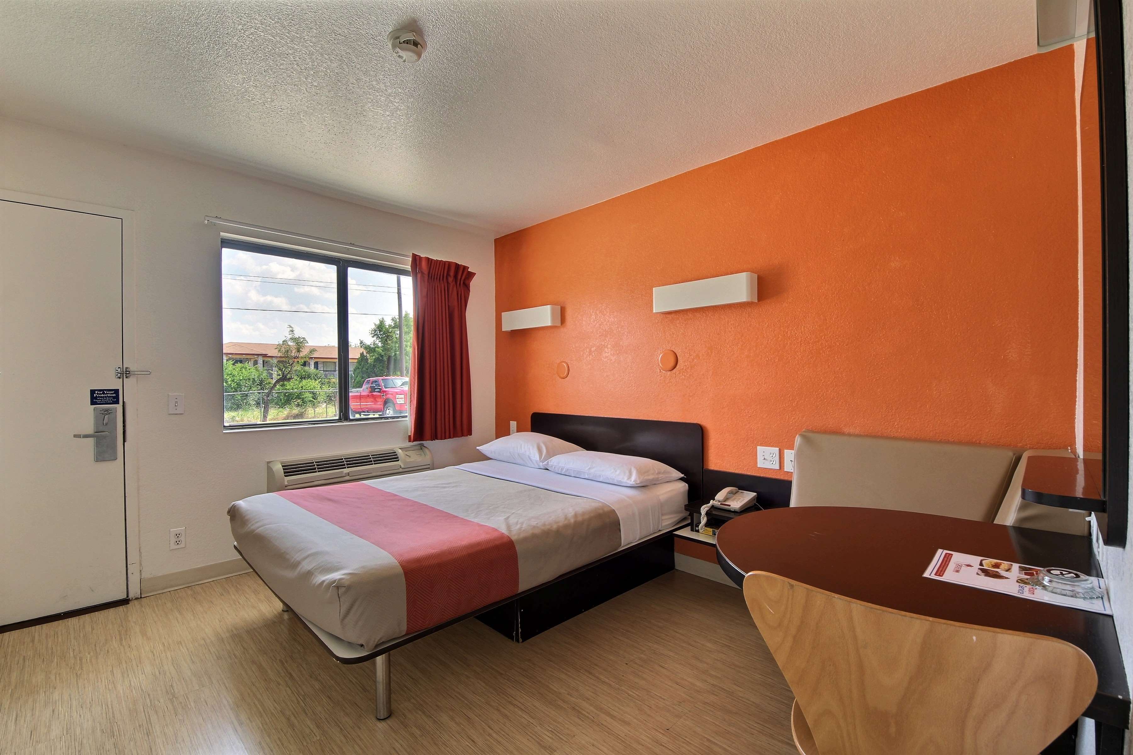 Motel 6 San Antonio West - Seaworld