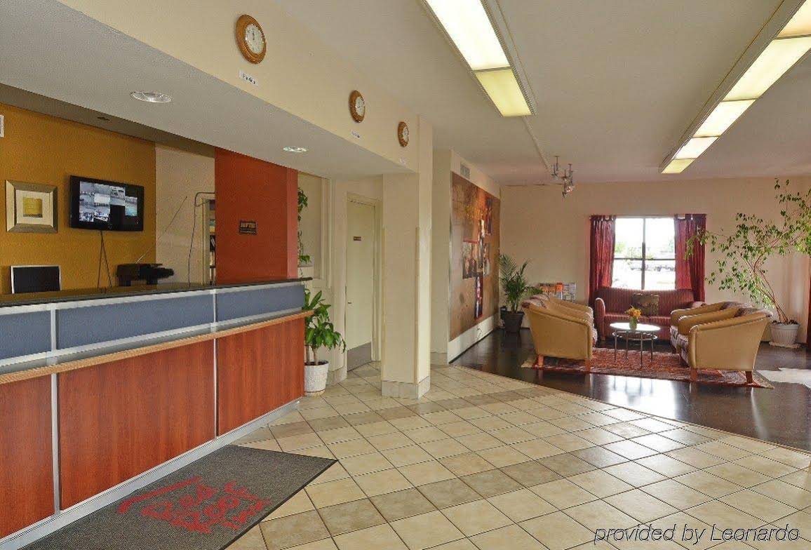 HomeTowne Studios by Red Roof in San Antonio E Frost Bank Center