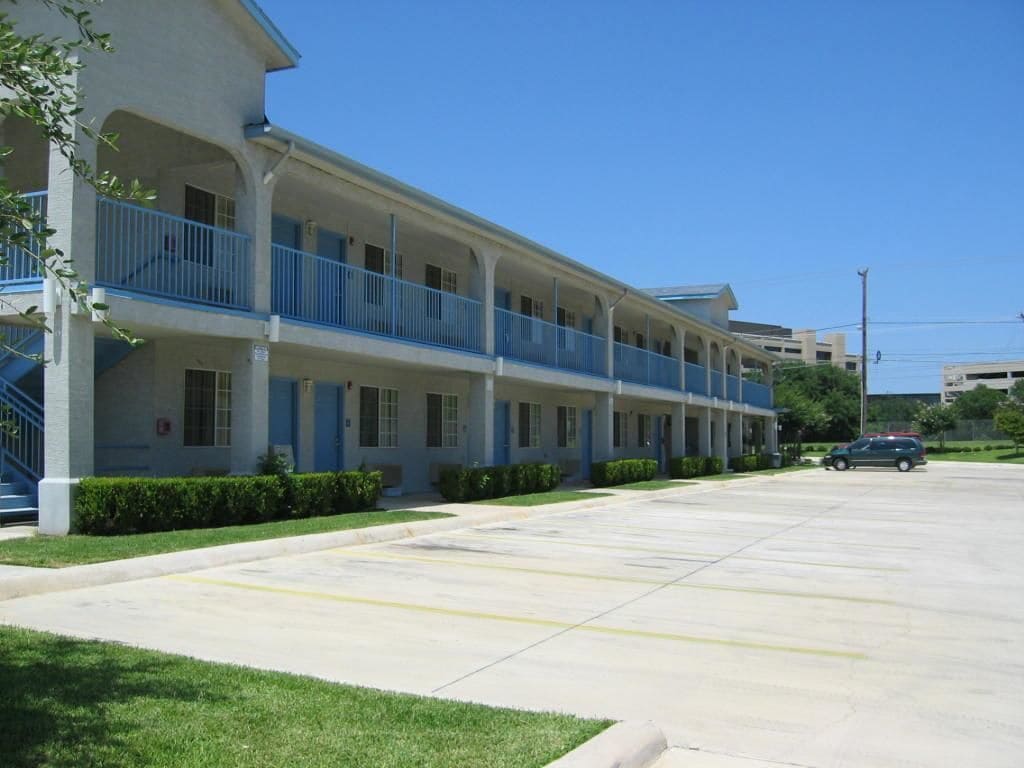 Atria Inn & Suites
