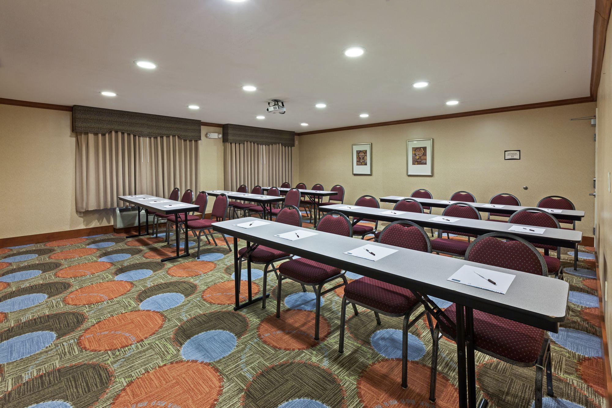Staybridge Suites Nw Near Six Flags Fiesta