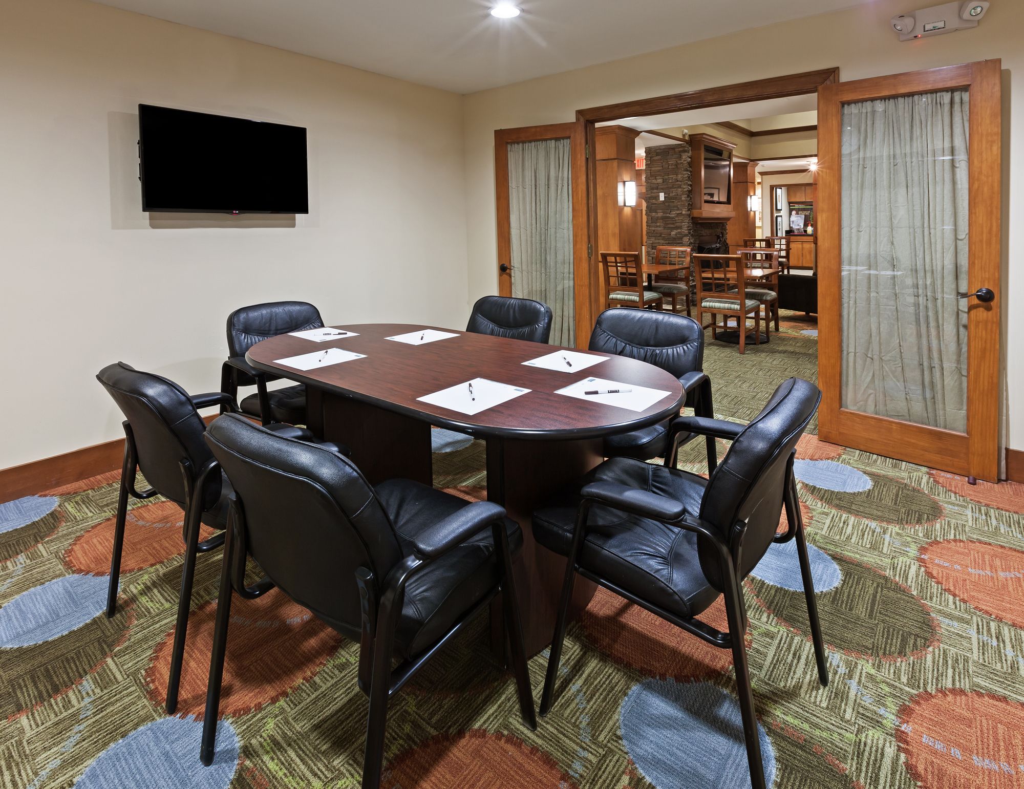 Staybridge Suites Nw Near Six Flags Fiesta