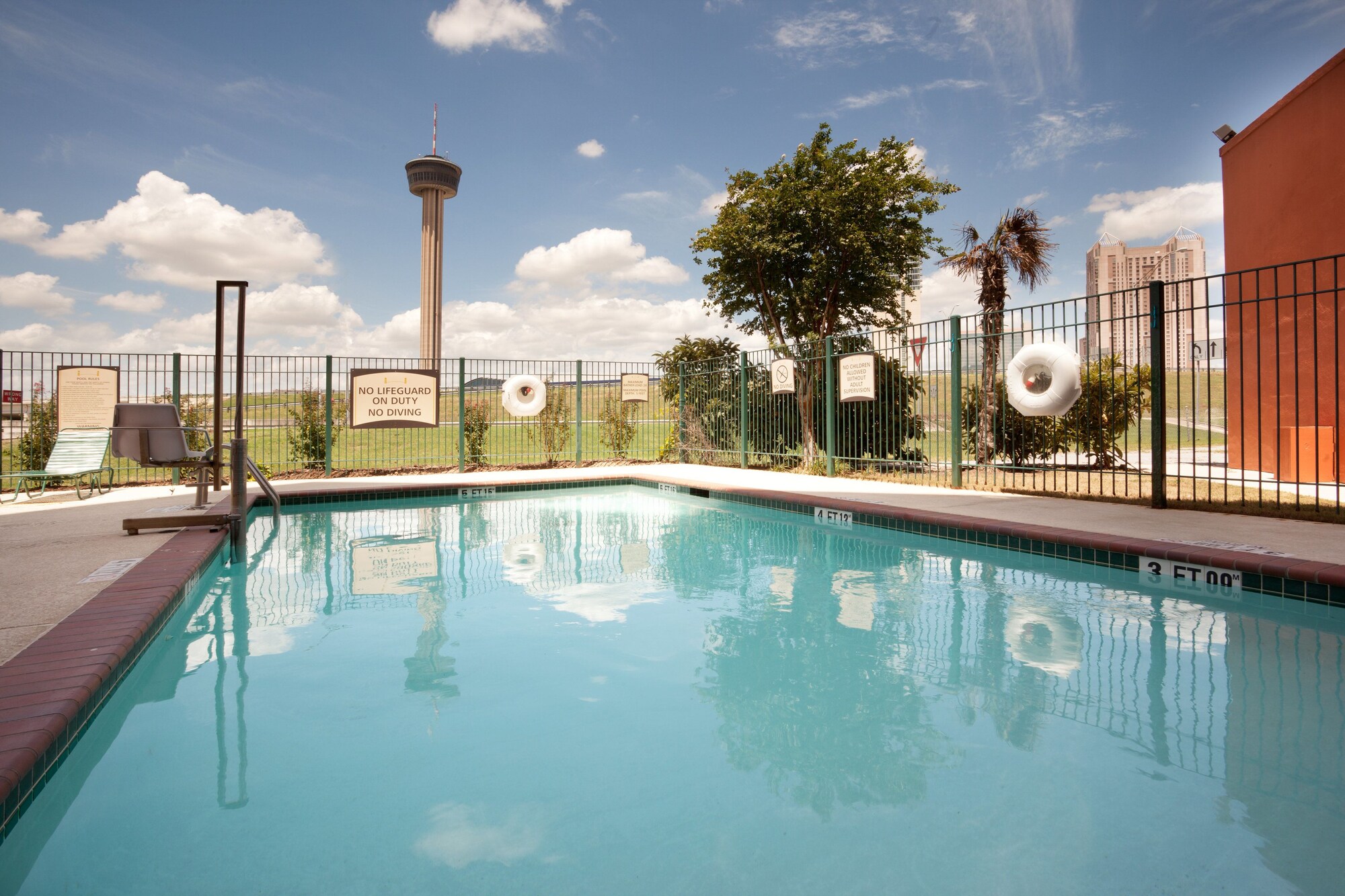 Staybridge Suites San Antonio Downtown Convention Center