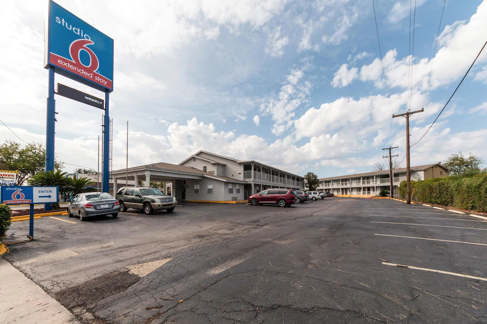 Studio 6 San Antonio, TX - Fort Sam Houston Area