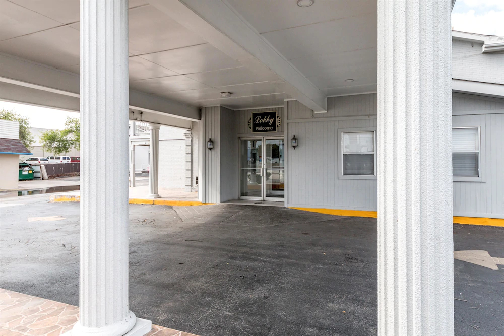 Studio 6 San Antonio, TX - Fort Sam Houston Area
