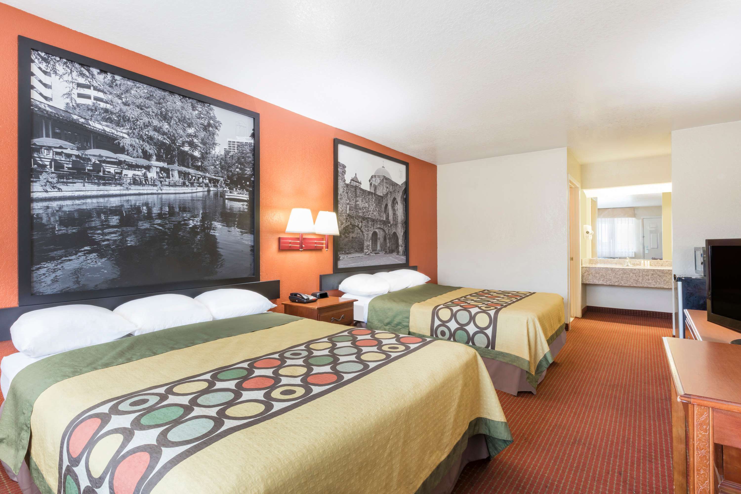 Super 8 by Wyndham San Antonio at I-10