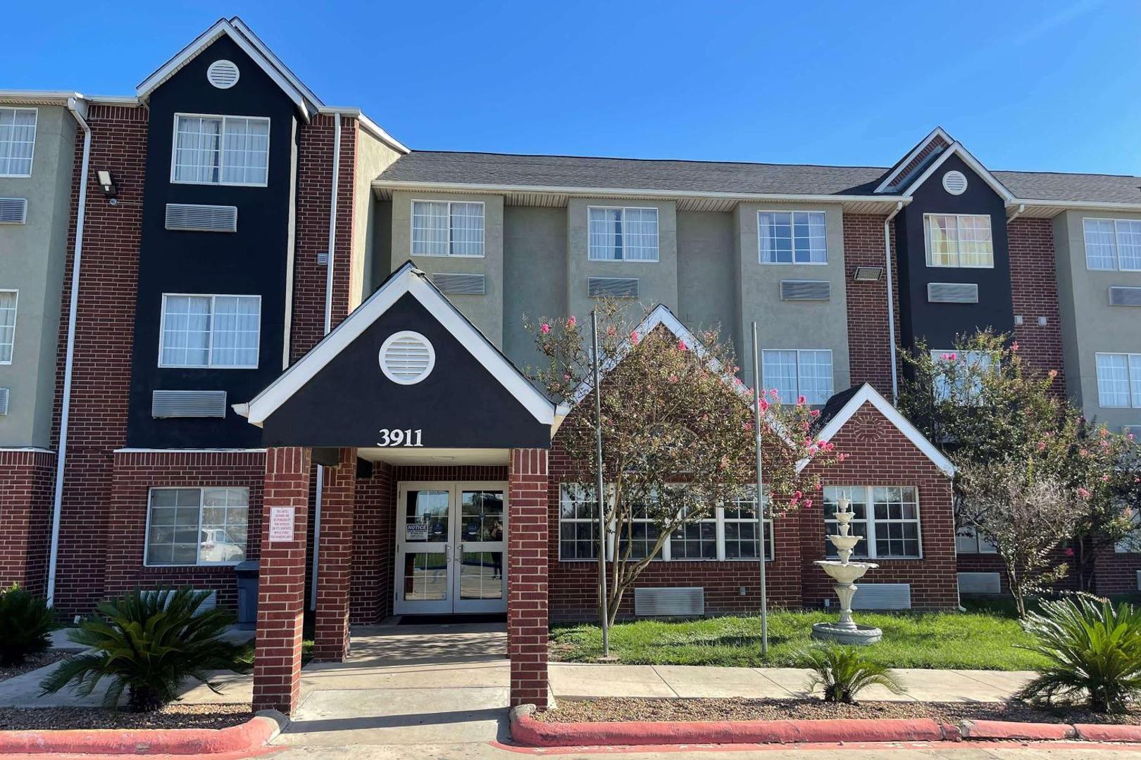 Super 8 by Wyndham San Antonio Downtown Northeast