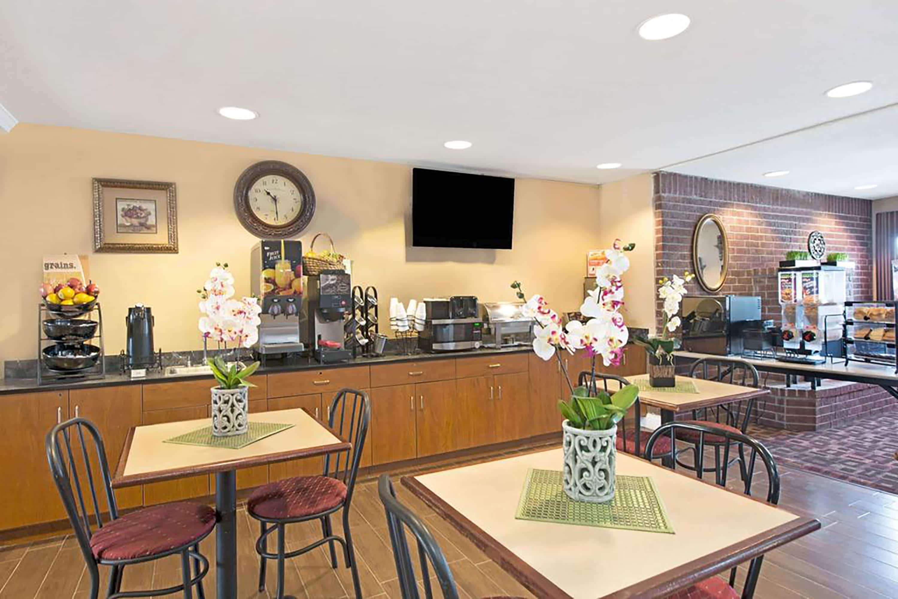 Super 8 by Wyndham San Antonio Downtown Northeast
