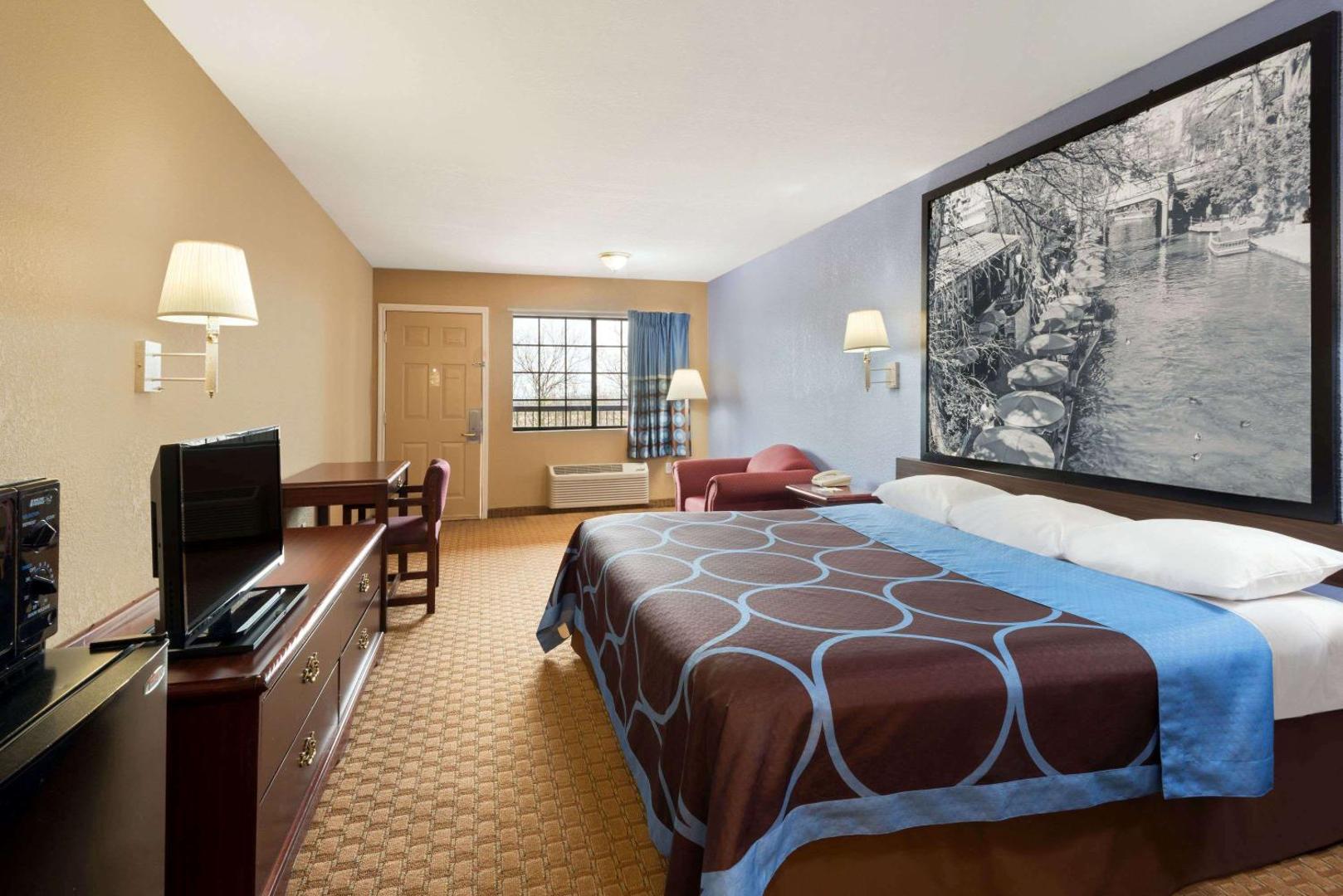 Super 8 by Wyndham San Antonio/Riverwalk Area
