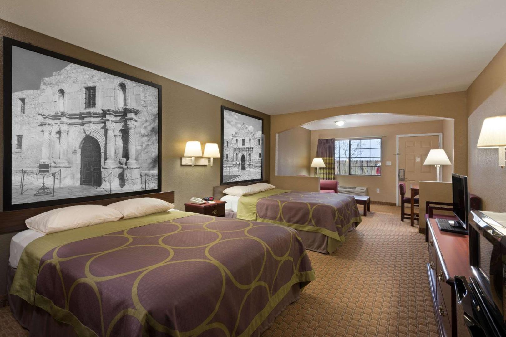 Super 8 by Wyndham San Antonio/Riverwalk Area