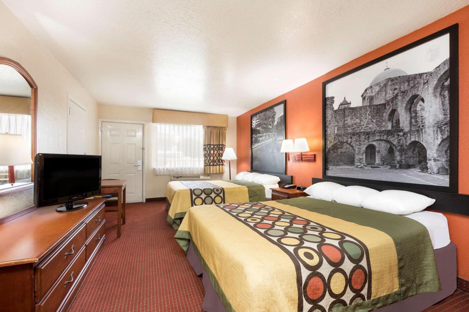 Super 8 by Wyndham San Antonio at I-10